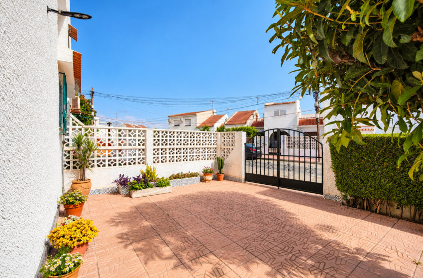 Herverkoop - Herenhuis -
Torrevieja - Costa Blanca