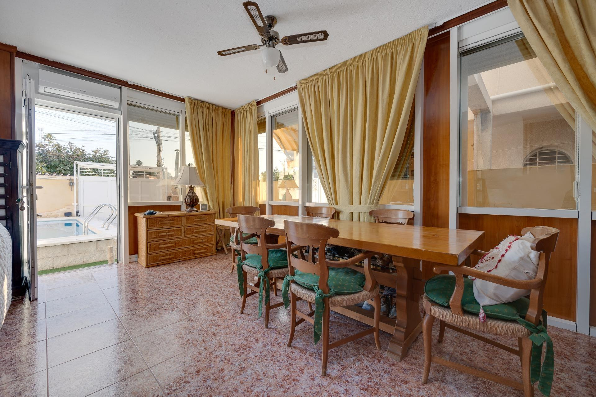 Herverkoop - Herenhuis -
Torrevieja - La Siesta - El Salado - Torreta