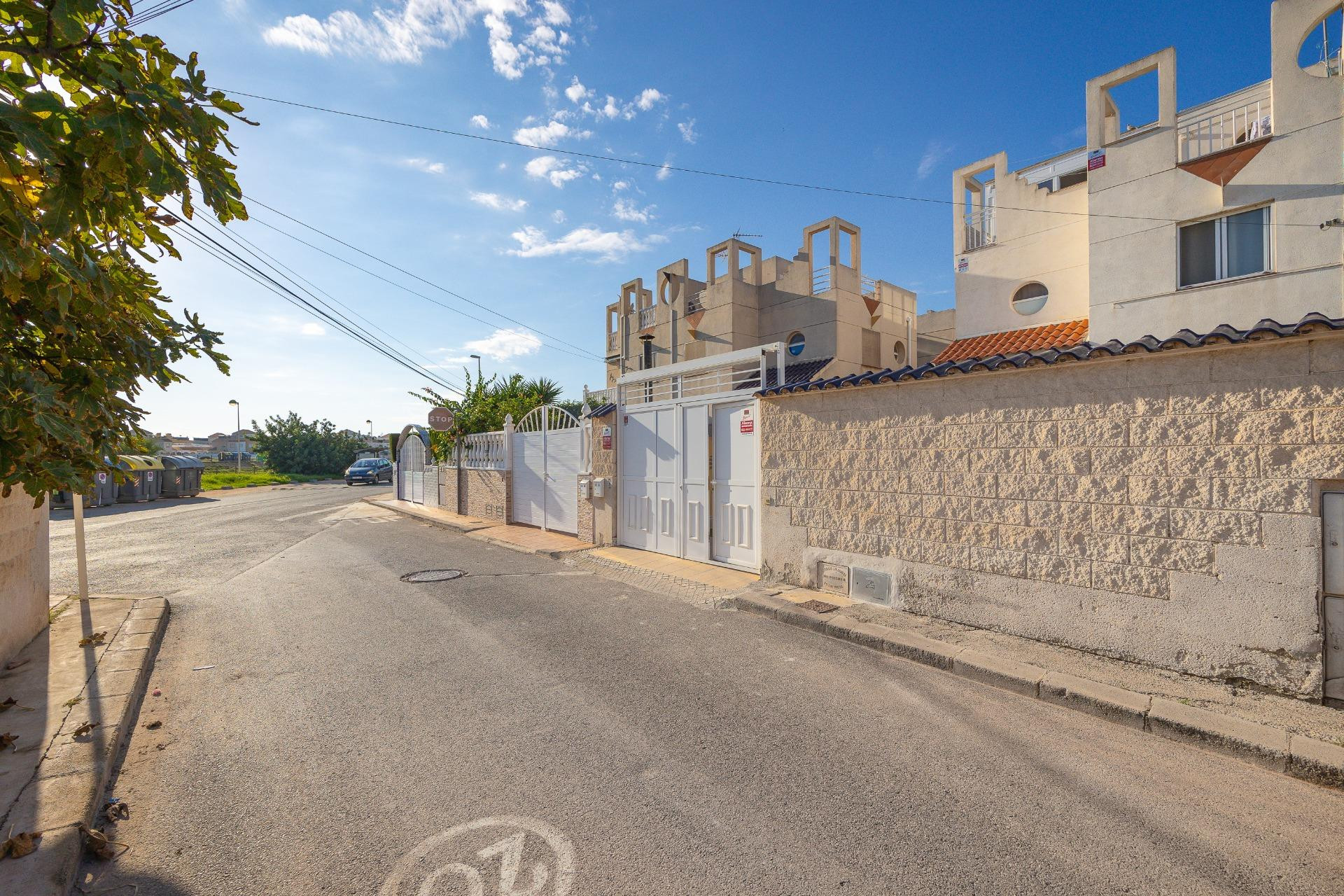 Herverkoop - Herenhuis -
Torrevieja - La Siesta - El Salado - Torreta
