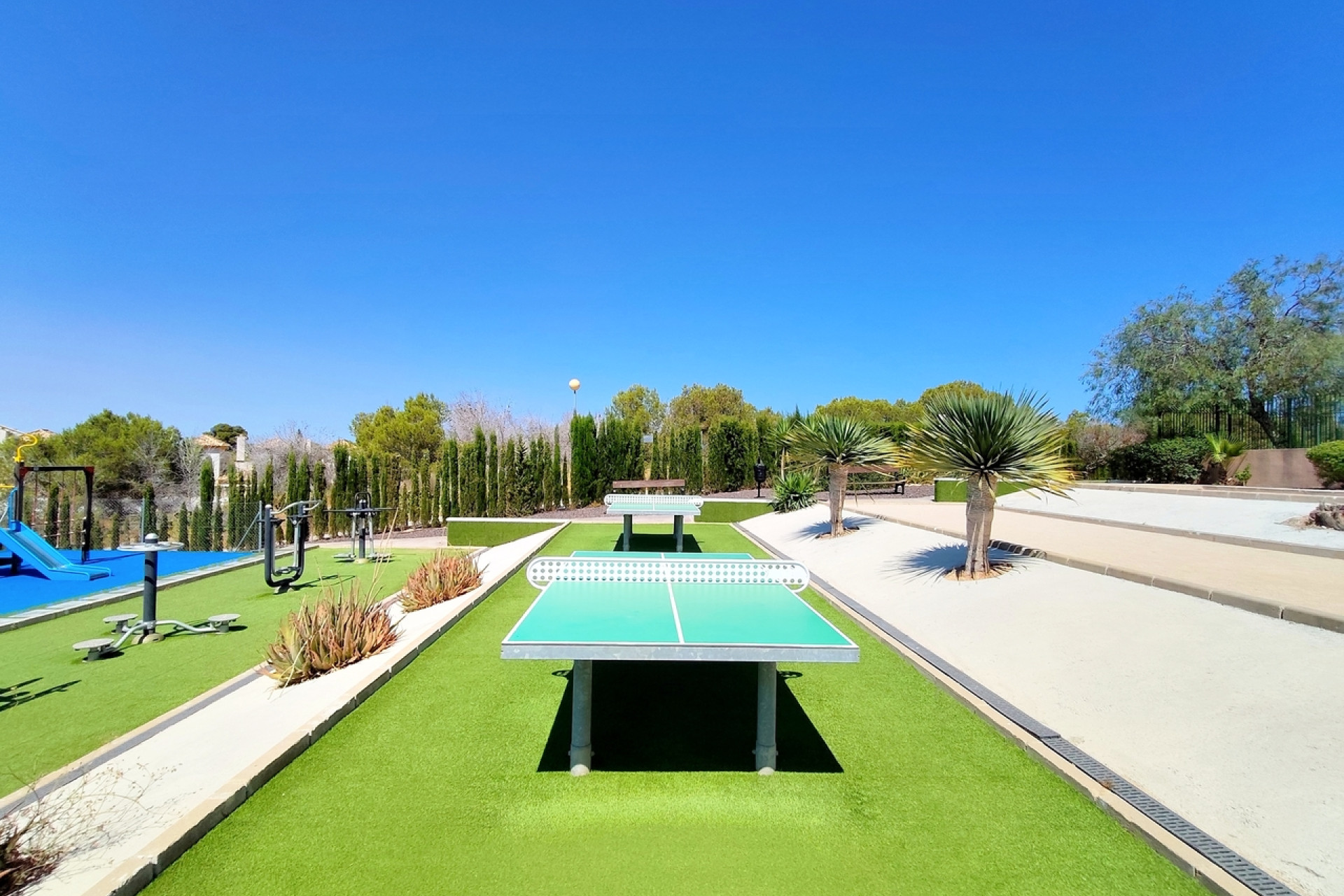 Herverkoop - Herenhuis -
Torrevieja - Los Altos