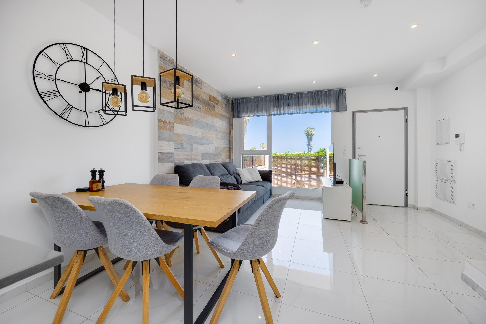 Herverkoop - Herenhuis -
Torrevieja - Los Balcones