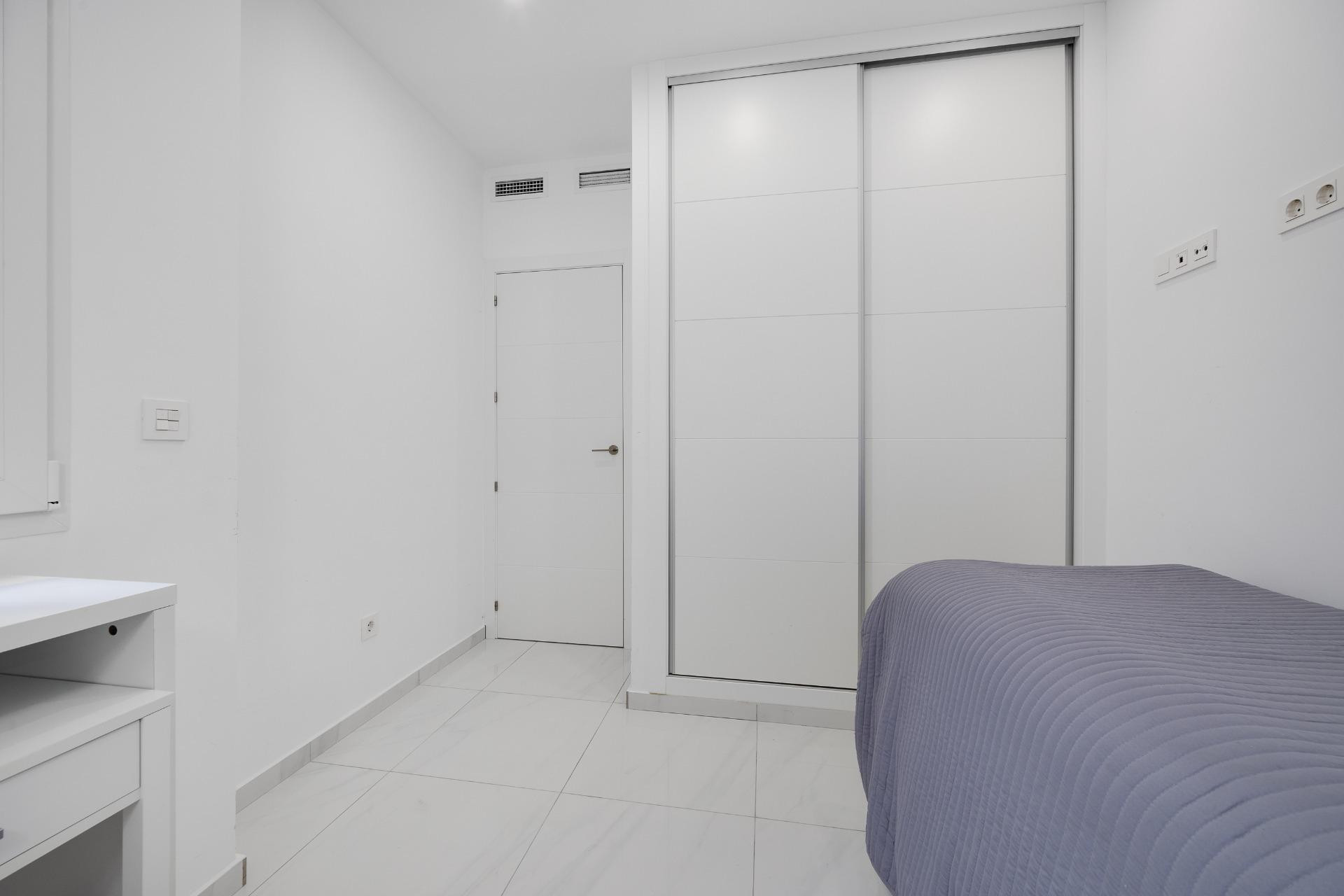 Herverkoop - Herenhuis -
Torrevieja - Los Balcones