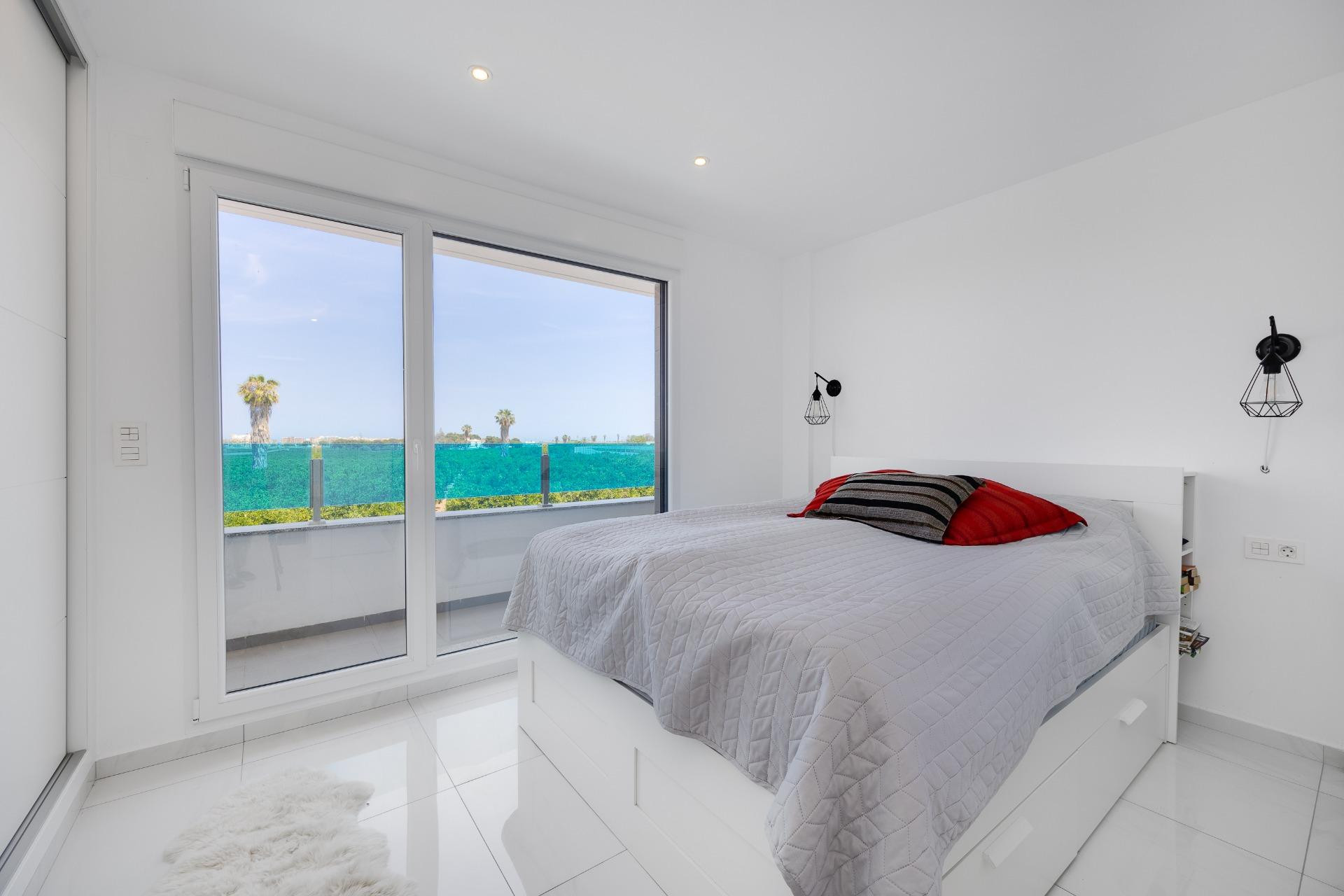 Herverkoop - Herenhuis -
Torrevieja - Los Balcones