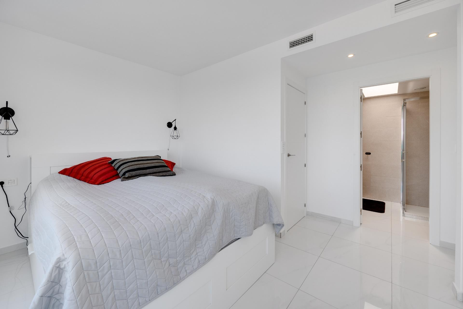 Herverkoop - Herenhuis -
Torrevieja - Los Balcones