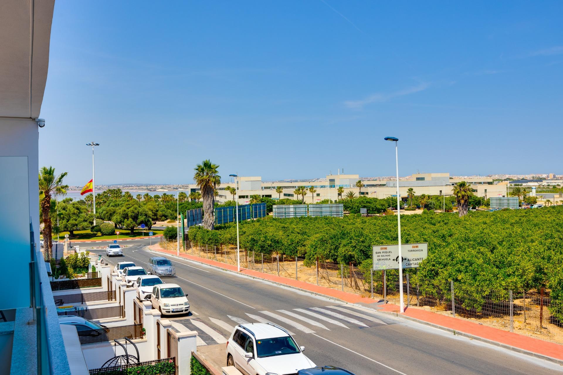 Herverkoop - Herenhuis -
Torrevieja - Los Balcones