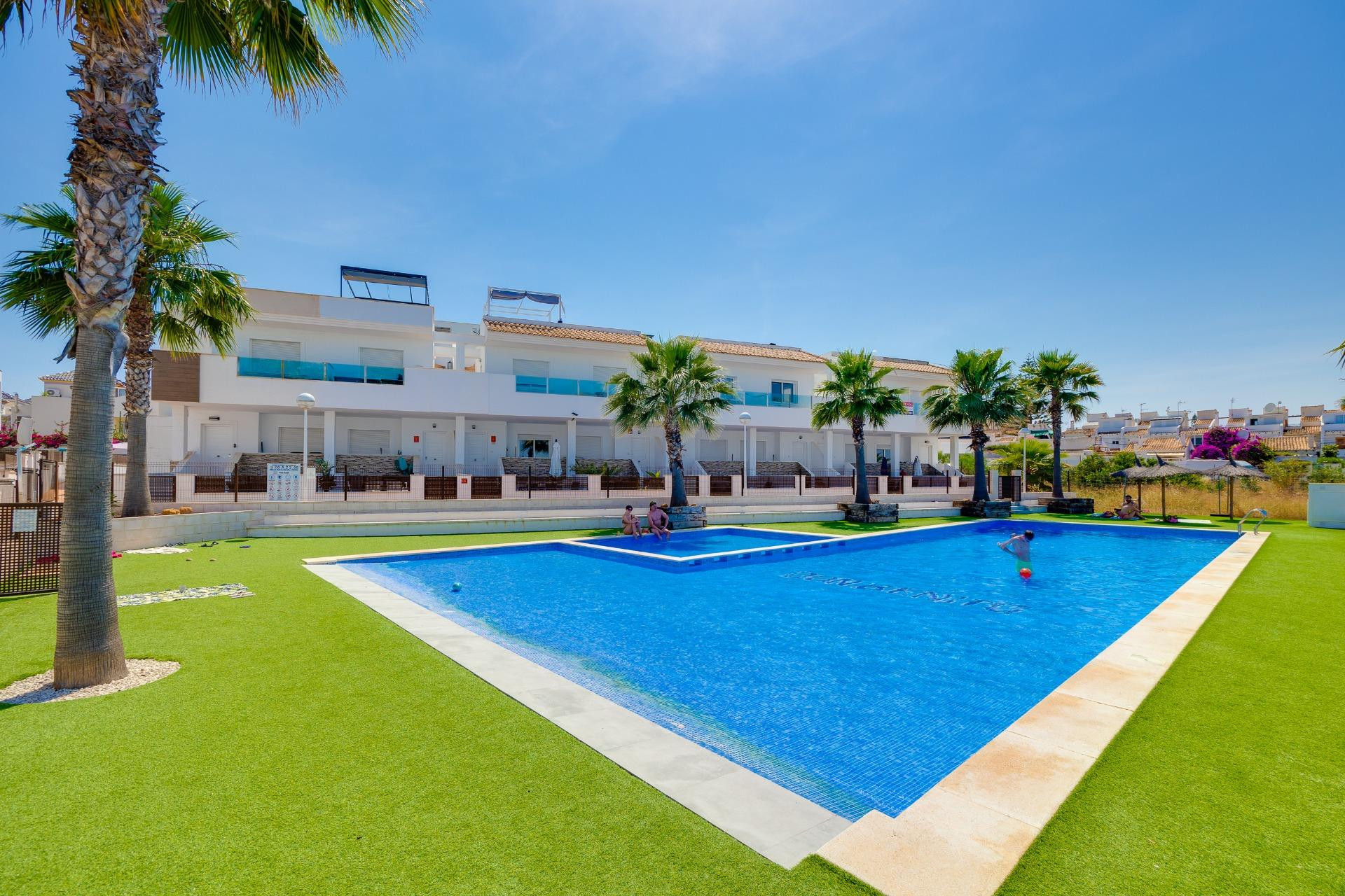 Herverkoop - Herenhuis -
Torrevieja - Los Balcones