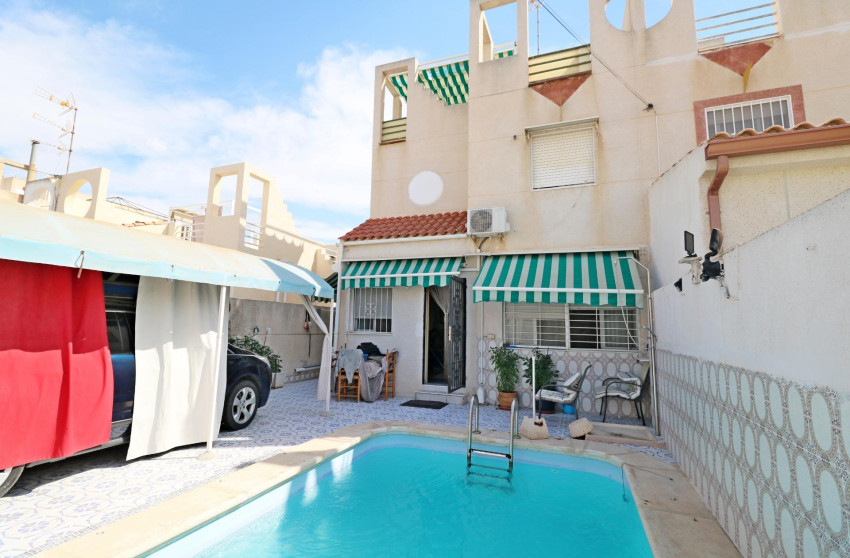 Herverkoop - Herenhuis -
Torrevieja - Torretas