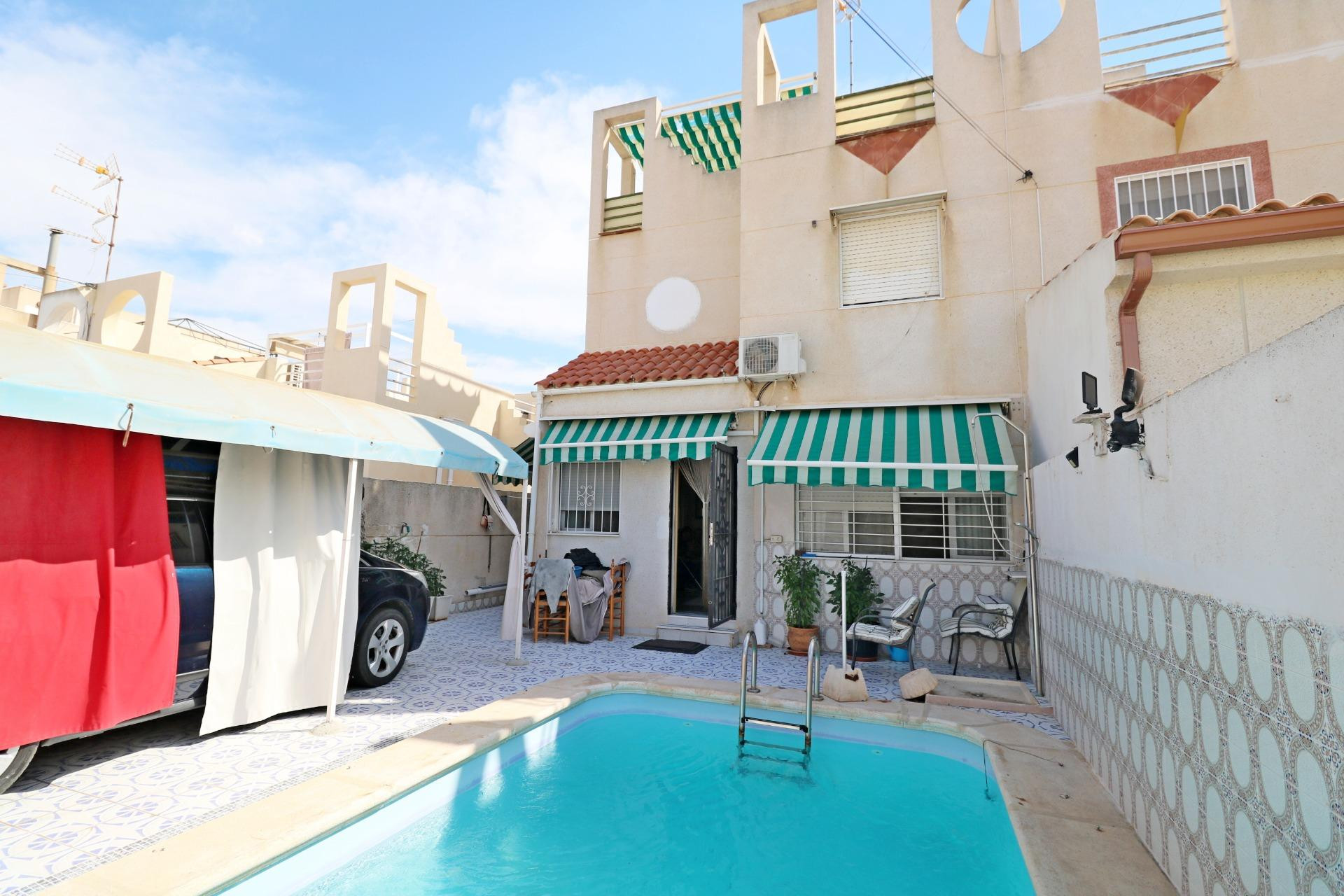 Herverkoop - Herenhuis -
Torrevieja - Torretas