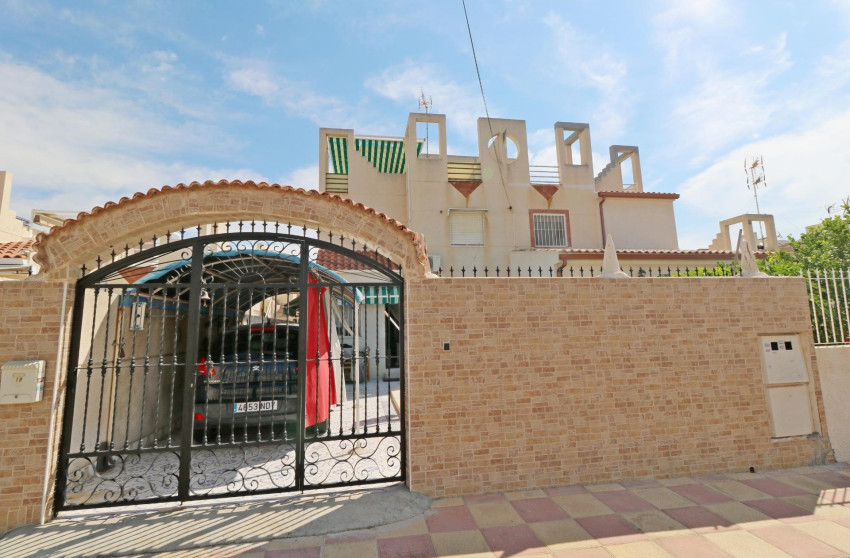 Herverkoop - Herenhuis -
Torrevieja - Torretas