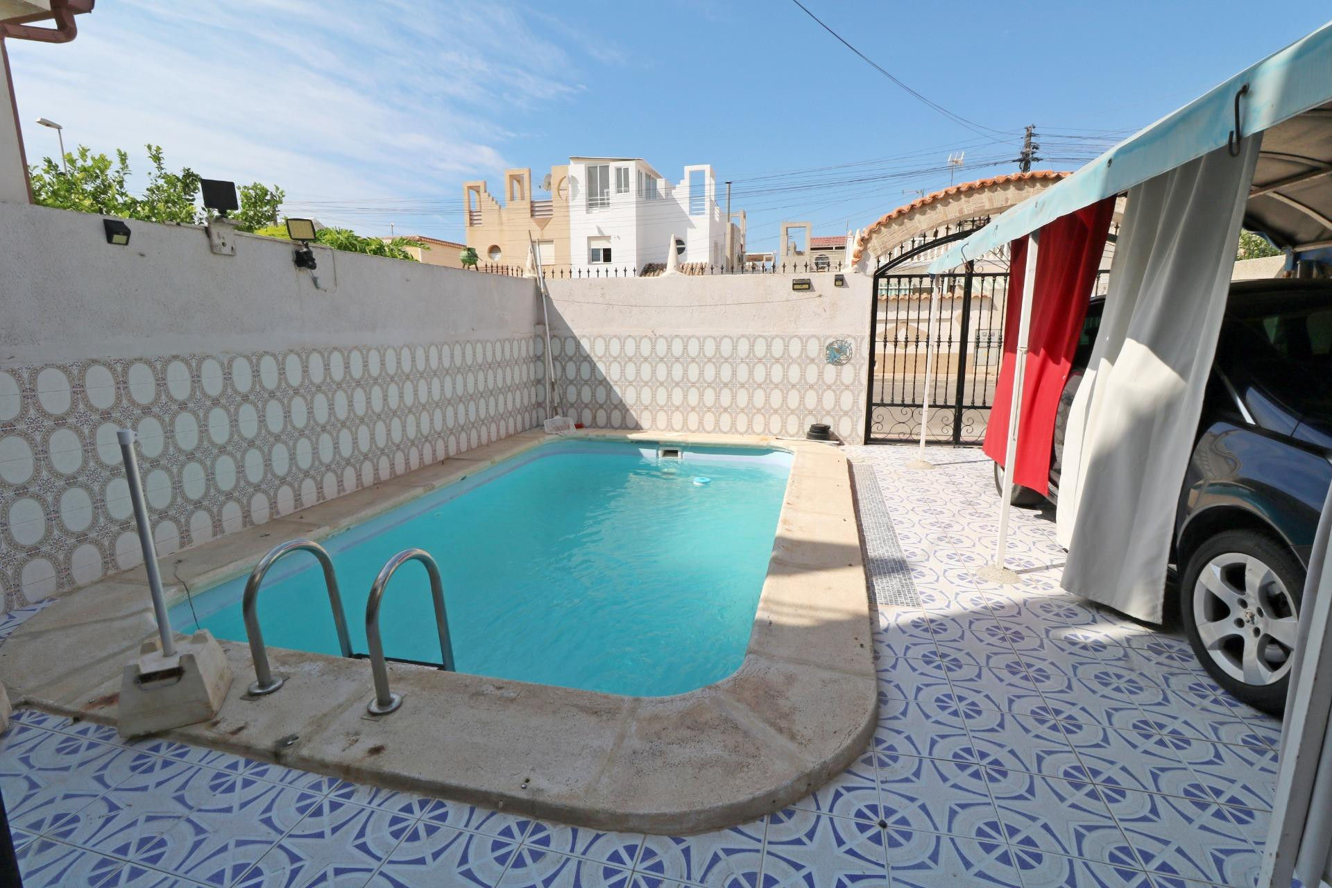 Herverkoop - Herenhuis -
Torrevieja - Torretas