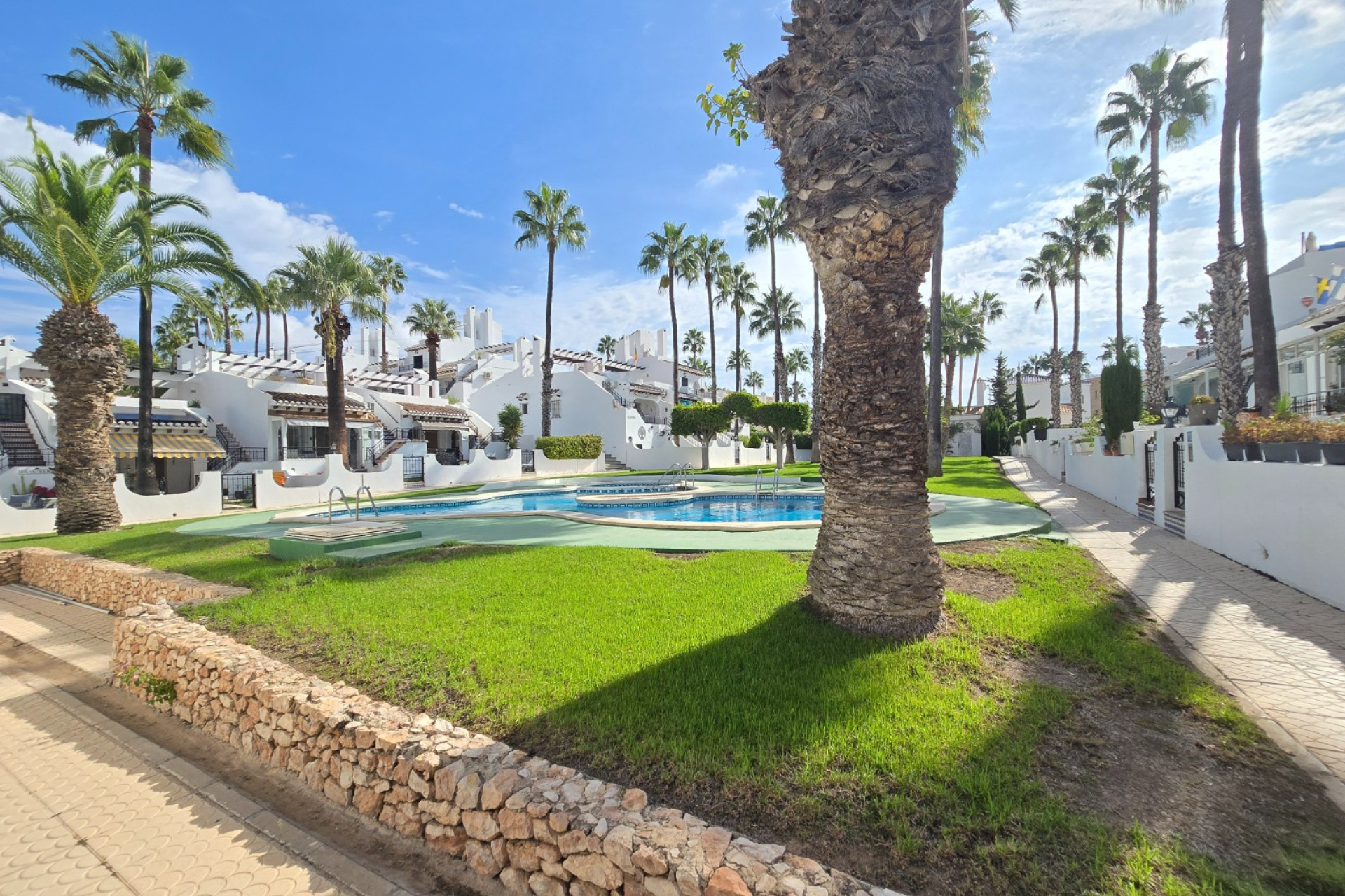 Herverkoop - Herenhuis -
Villamartín - Costa Blanca