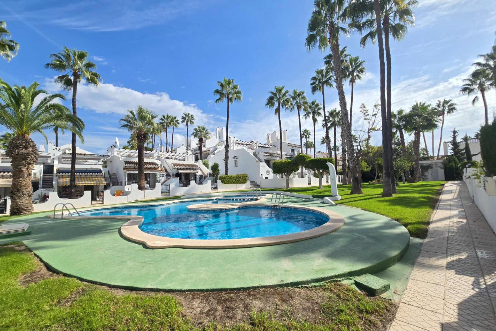 Herverkoop - Herenhuis -
Villamartín - Costa Blanca