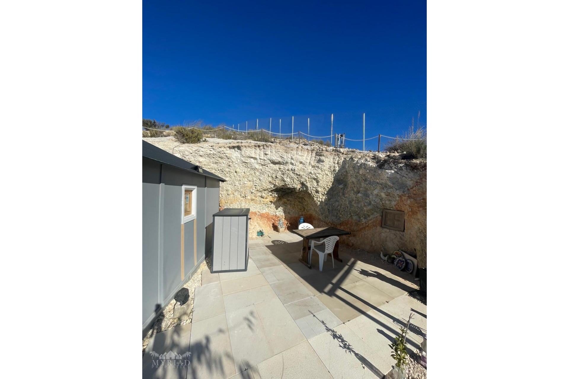 Herverkoop - Land -
Culebr&oacute;n - Culebr&oacute;n Alicante