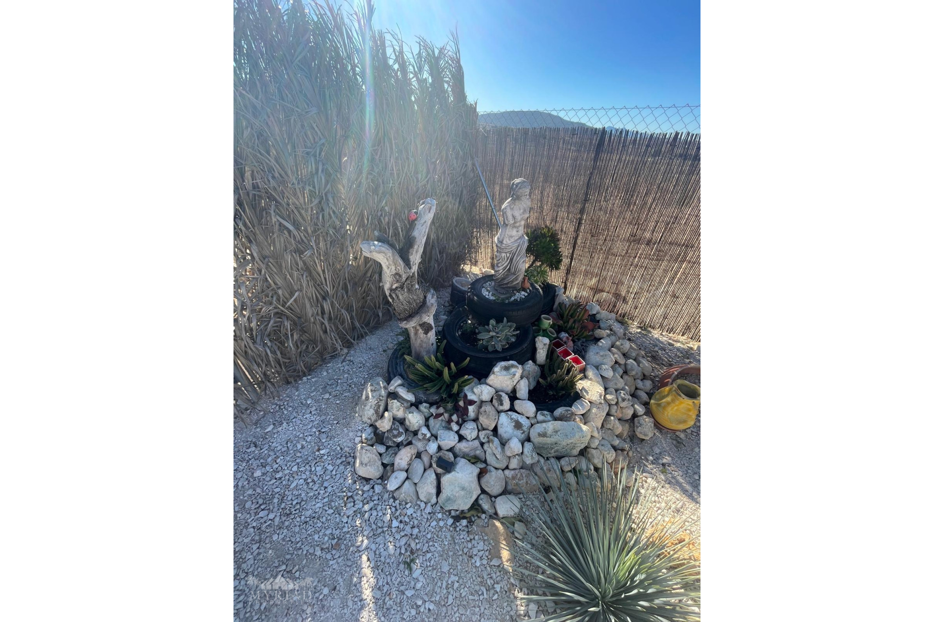 Herverkoop - Land -
Culebr&oacute;n - Culebr&oacute;n Alicante