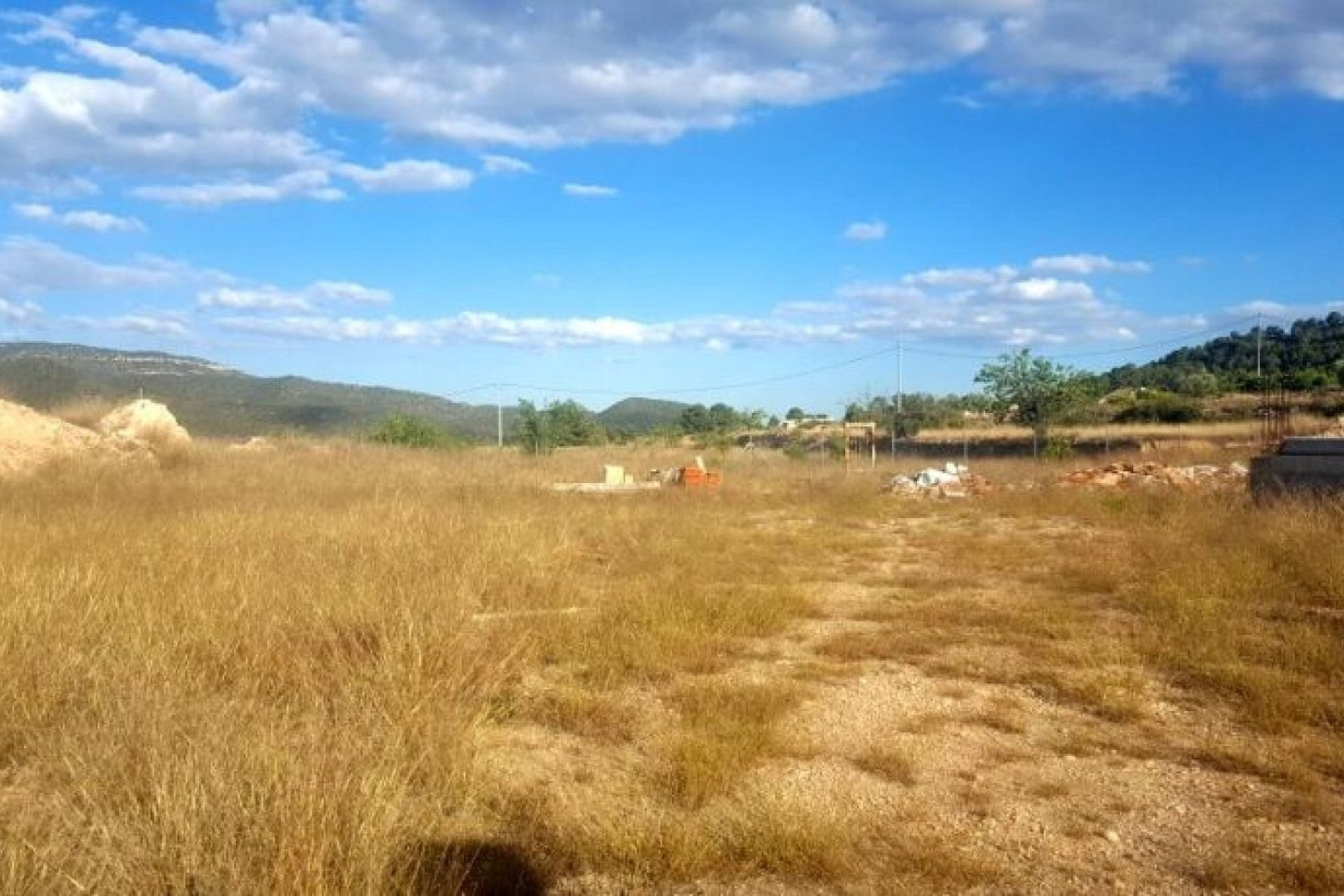 Herverkoop - Land -
Mon&oacute;var - Monovar