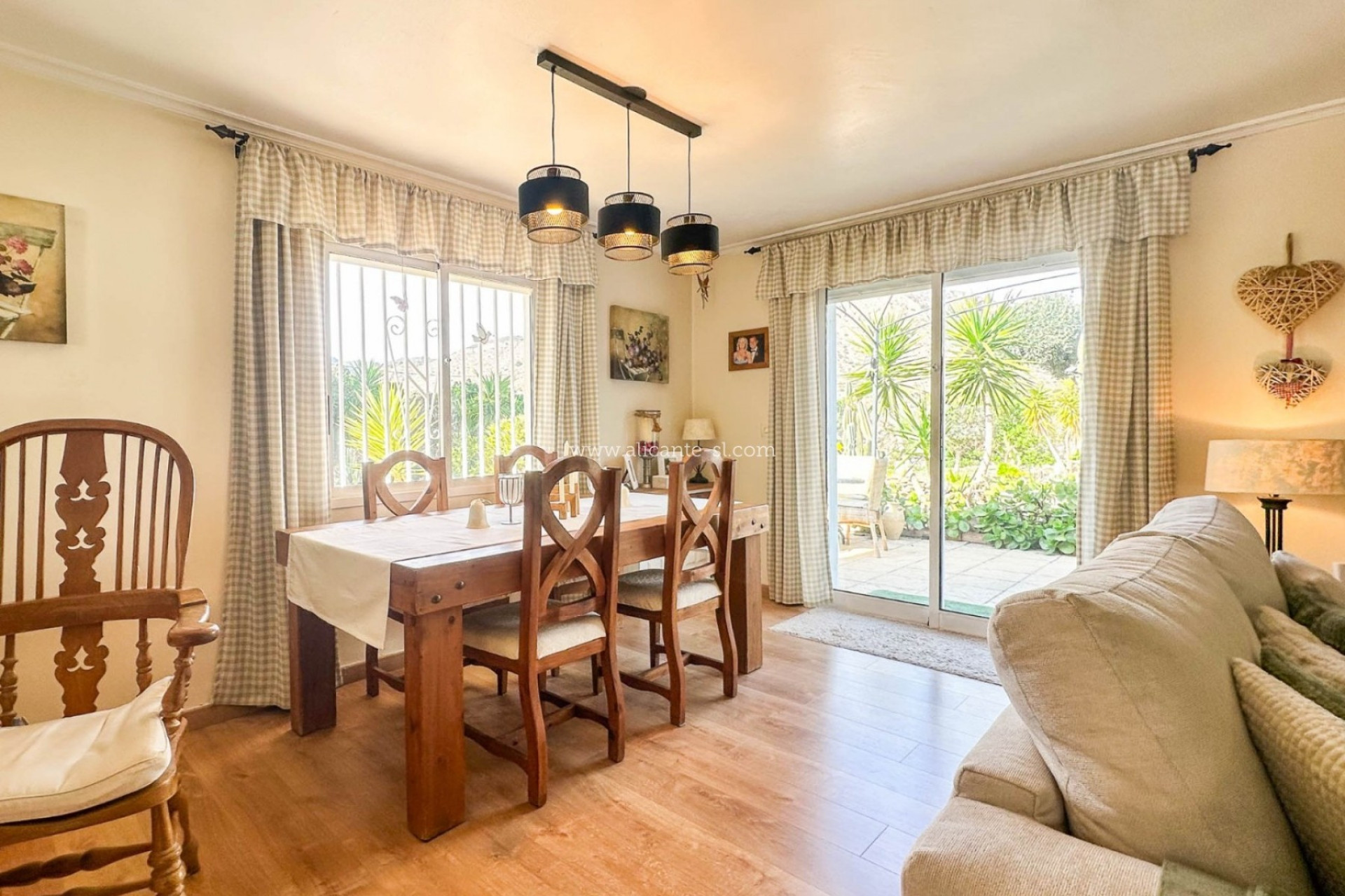 Herverkoop - Landhuis -
Hondón de las Nieves - HONDON DE LAS NIEVES