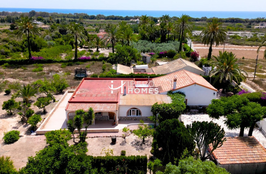 Herverkoop - Landhuis -
La Marina - Costa Blanca