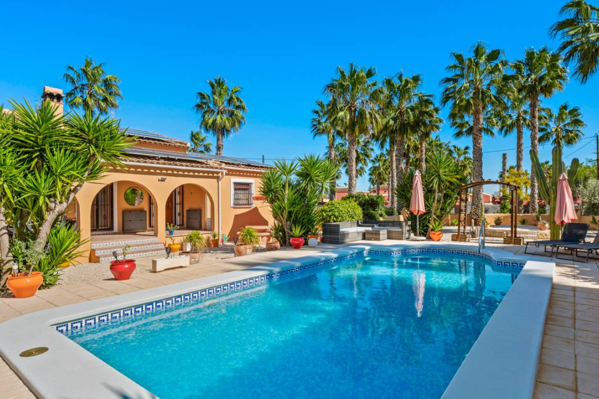 Herverkoop - Landhuis -
Rafal