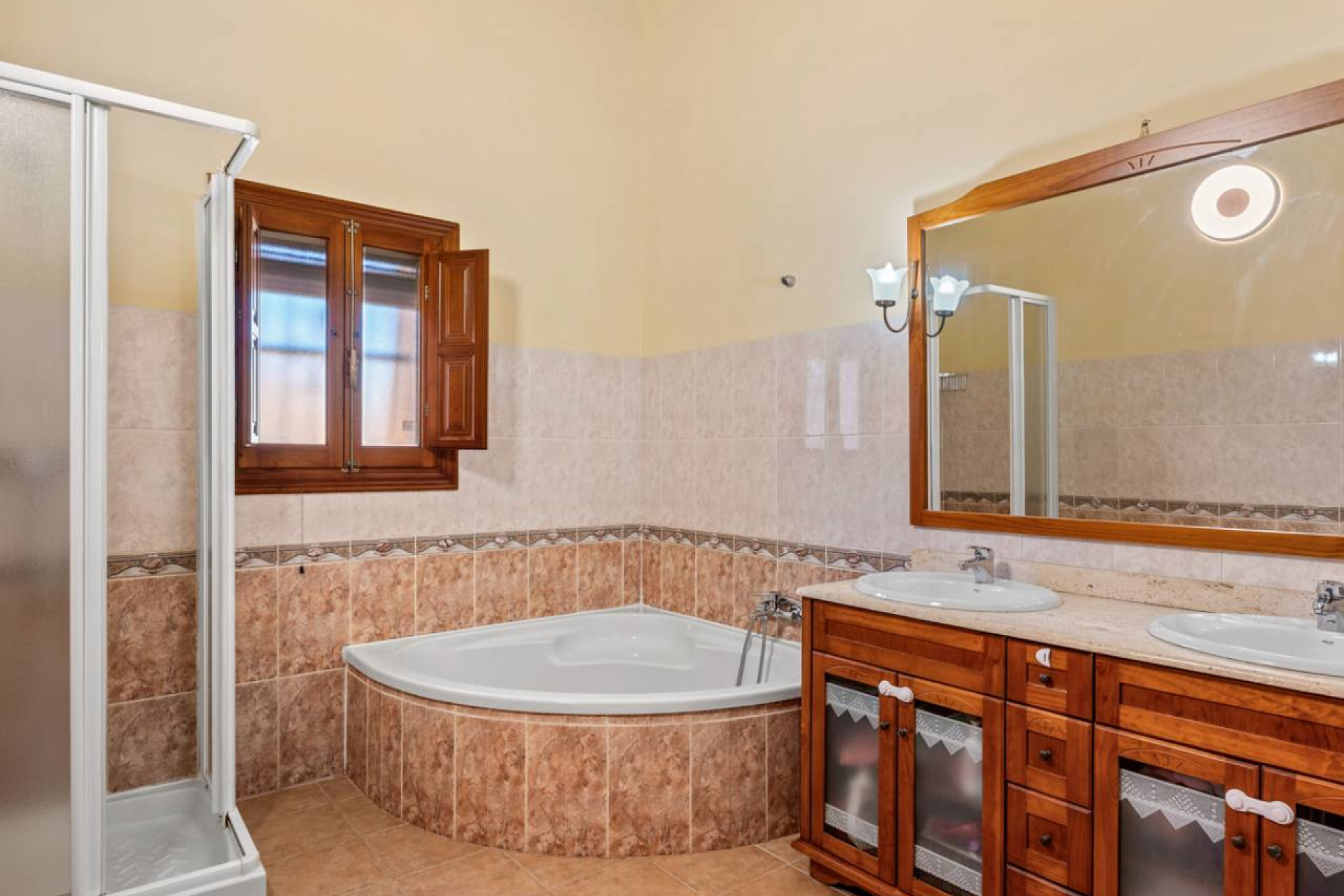 Herverkoop - Landhuis -
Rafal