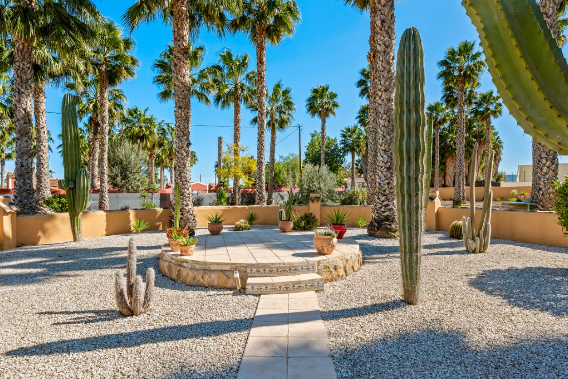 Herverkoop - Landhuis -
Rafal