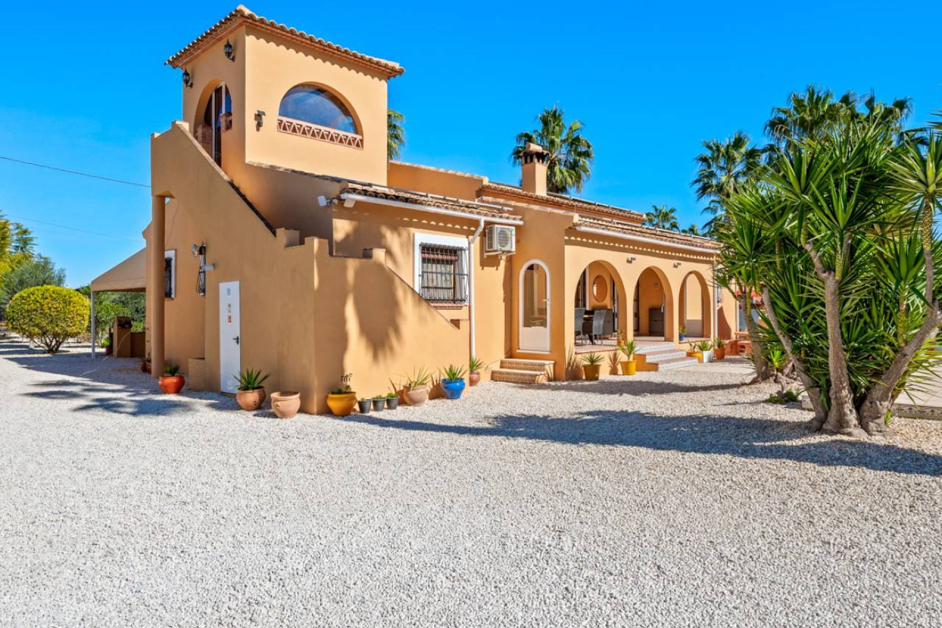 Herverkoop - Landhuis -
Rafal