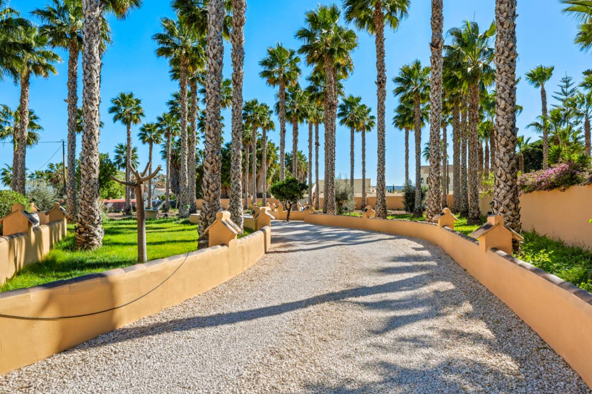 Herverkoop - Landhuis -
Rafal