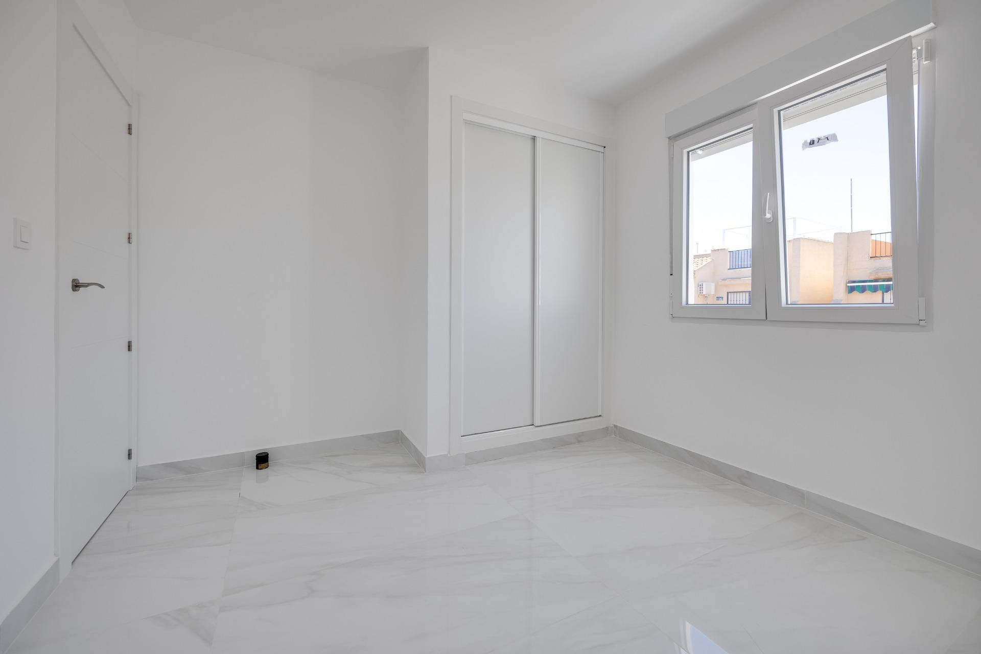 Herverkoop - Penthouse -
Torrevieja - El Limonar