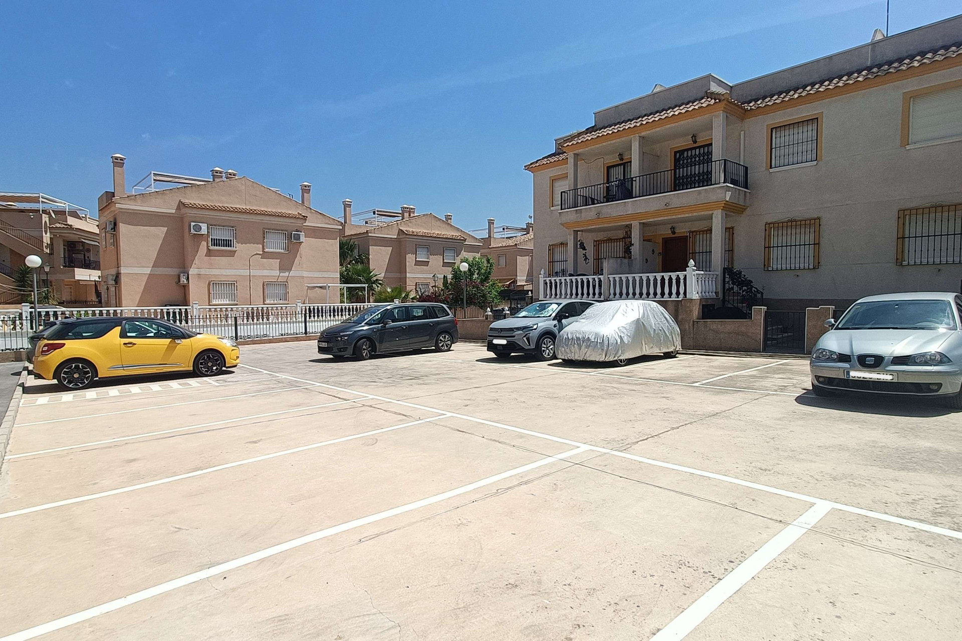 Herverkoop - Plat -
Algorfa - Inland