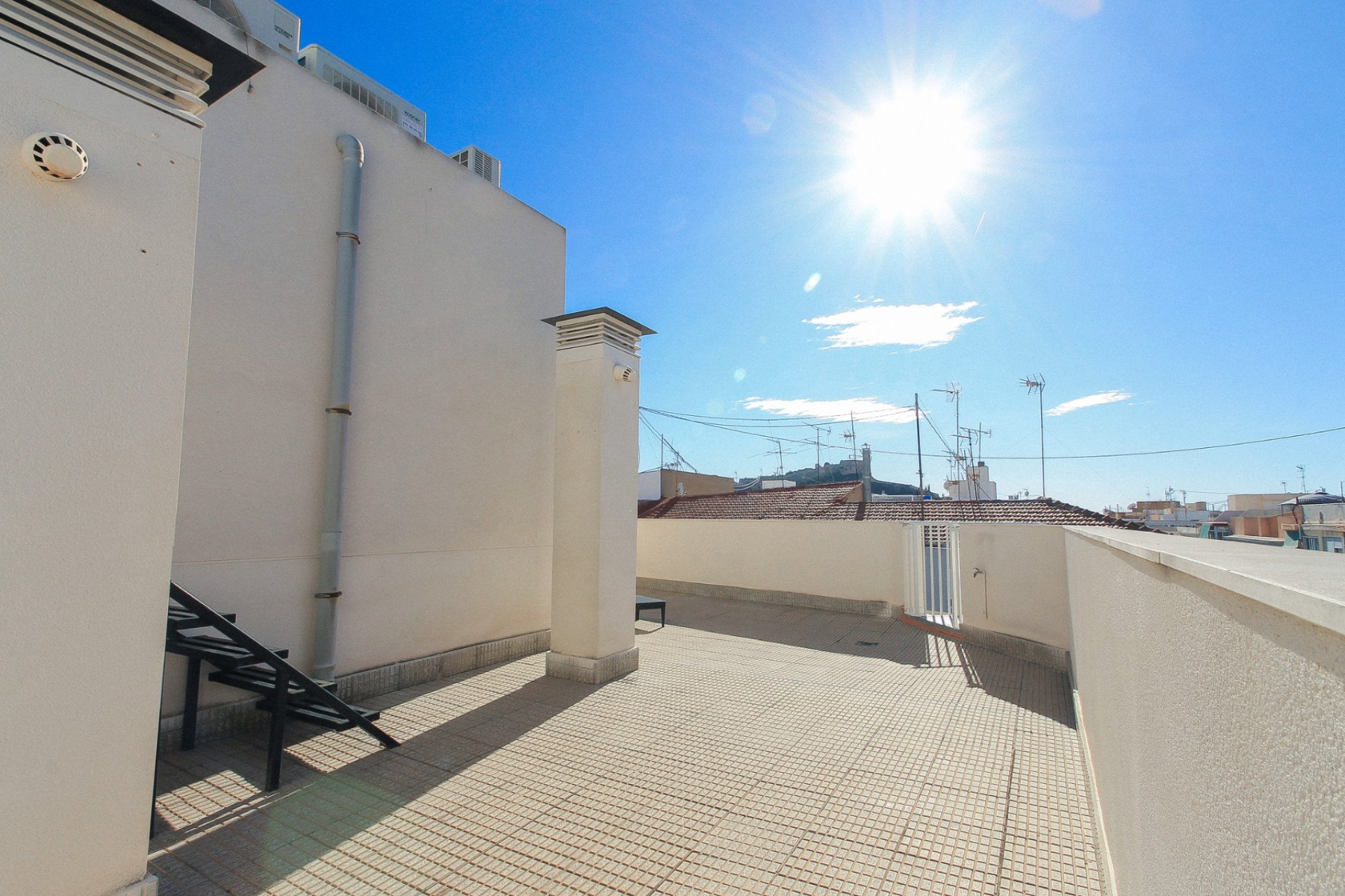 Herverkoop - Plat -
Alicante - Carolinas Altas