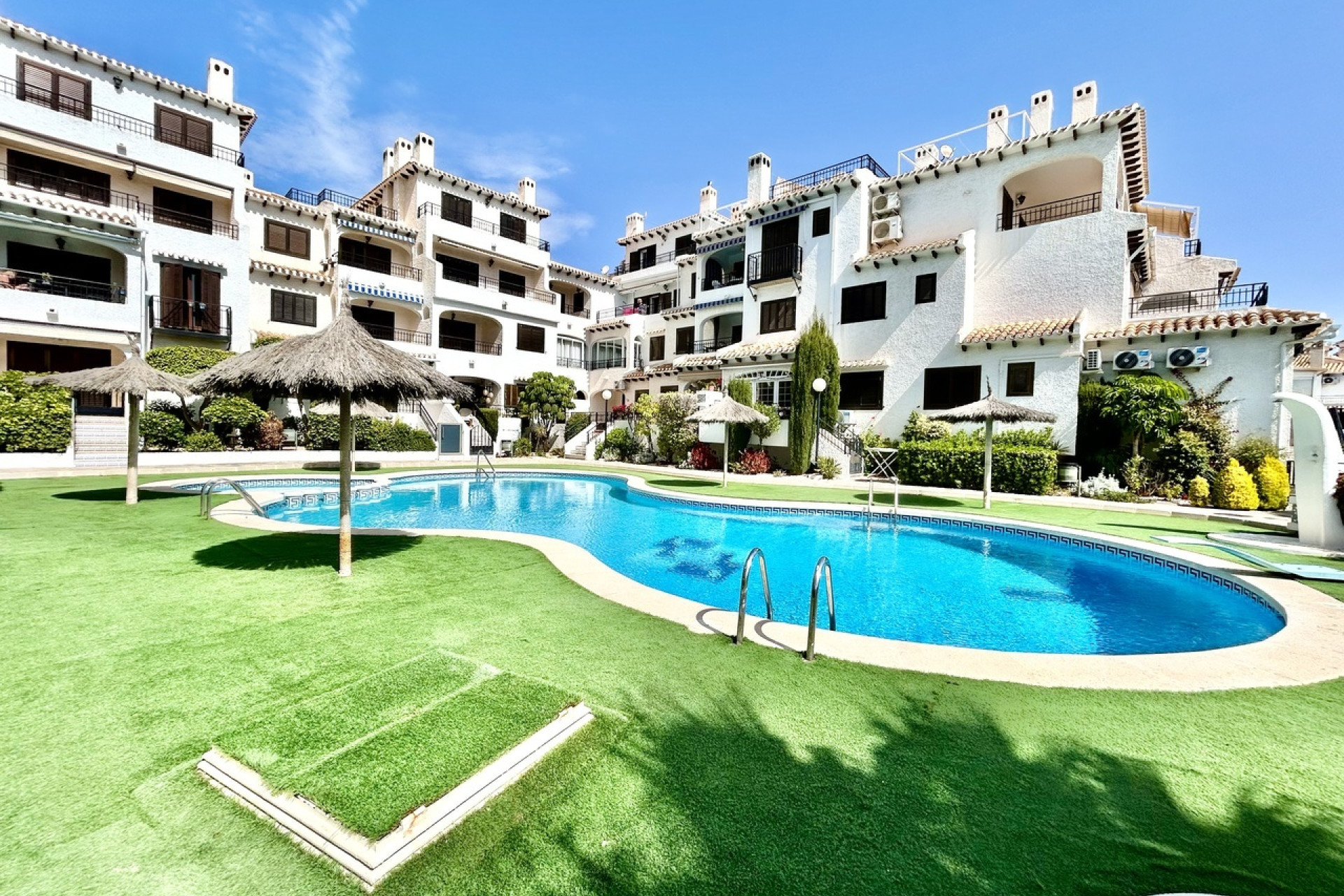Herverkoop - Plat -
Cabo Roig - Costa Blanca
