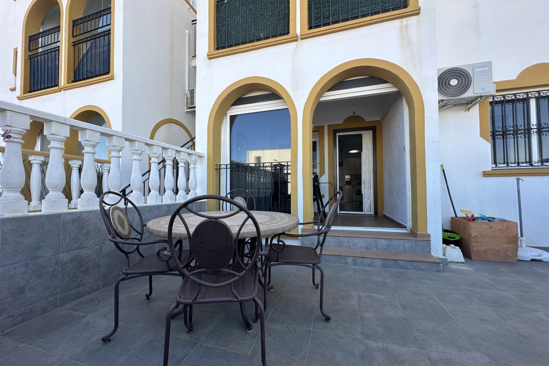 Herverkoop - Plat -
La Zenia