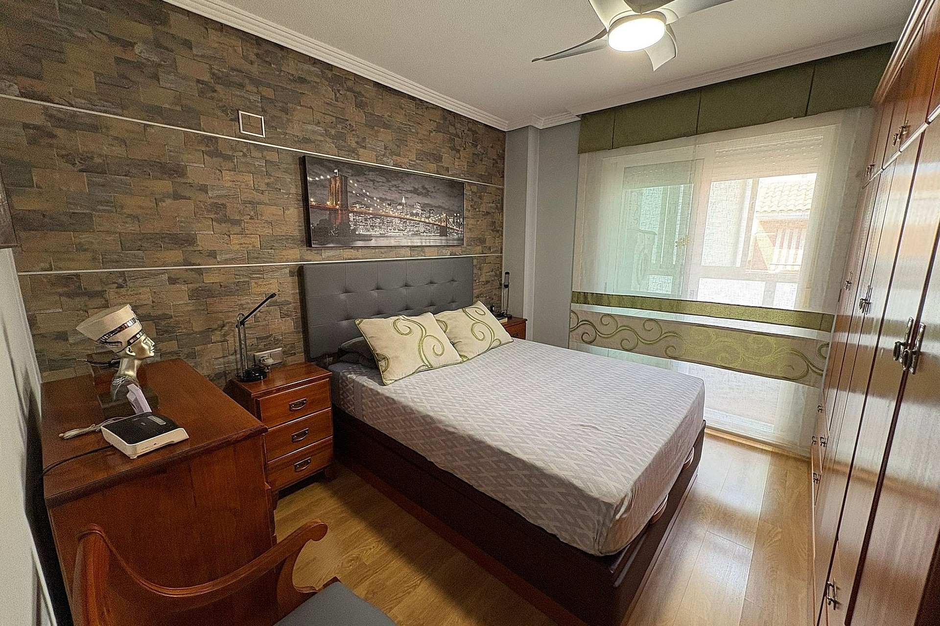 Herverkoop - Plat -
Petrer