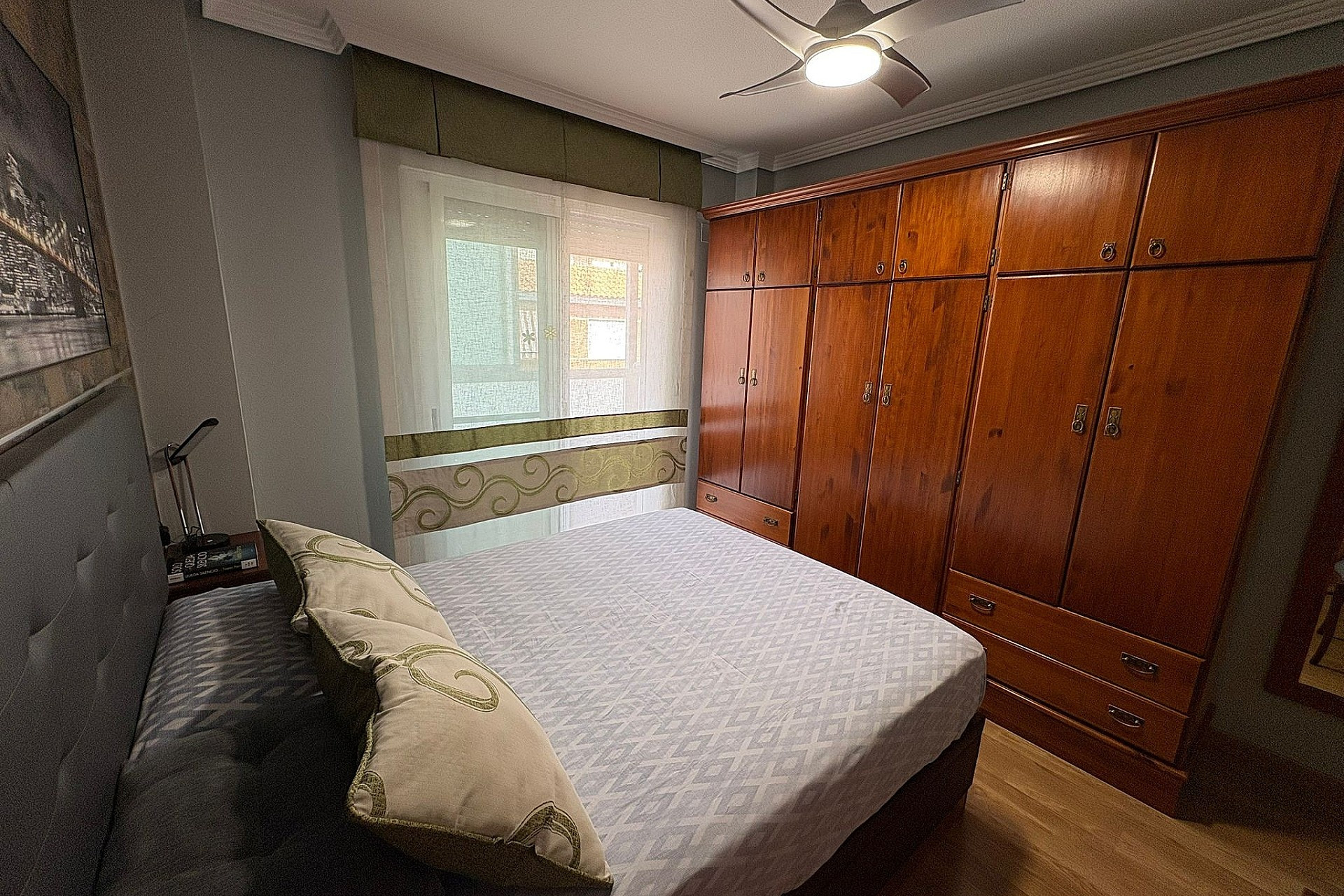 Herverkoop - Plat -
Petrer