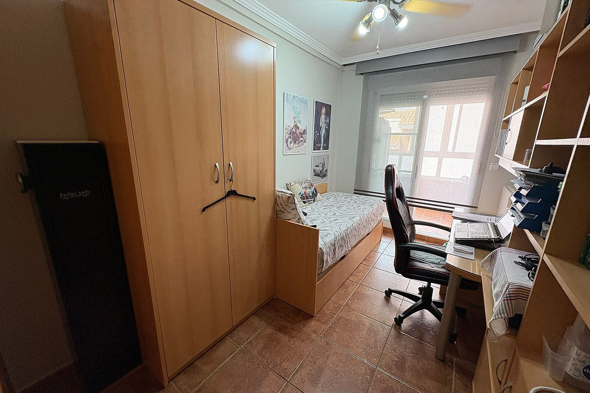 Herverkoop - Plat -
Petrer