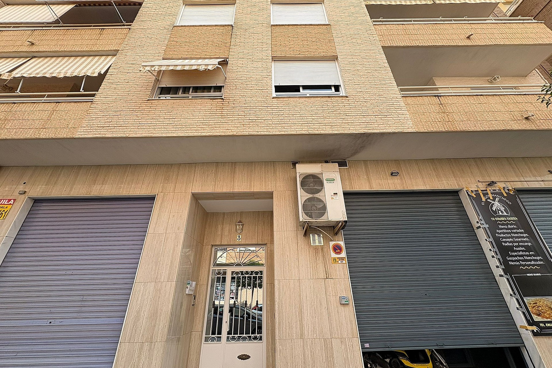 Herverkoop - Plat -
Petrer