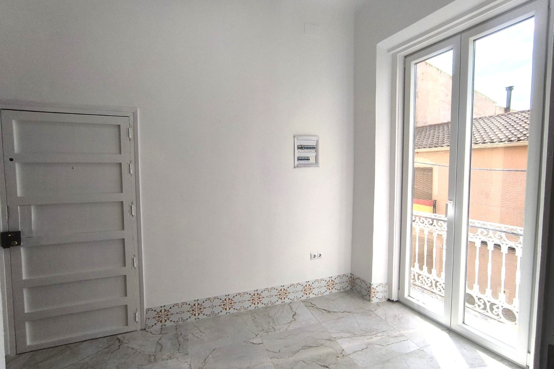Herverkoop - Plat -
Pinoso - Inland