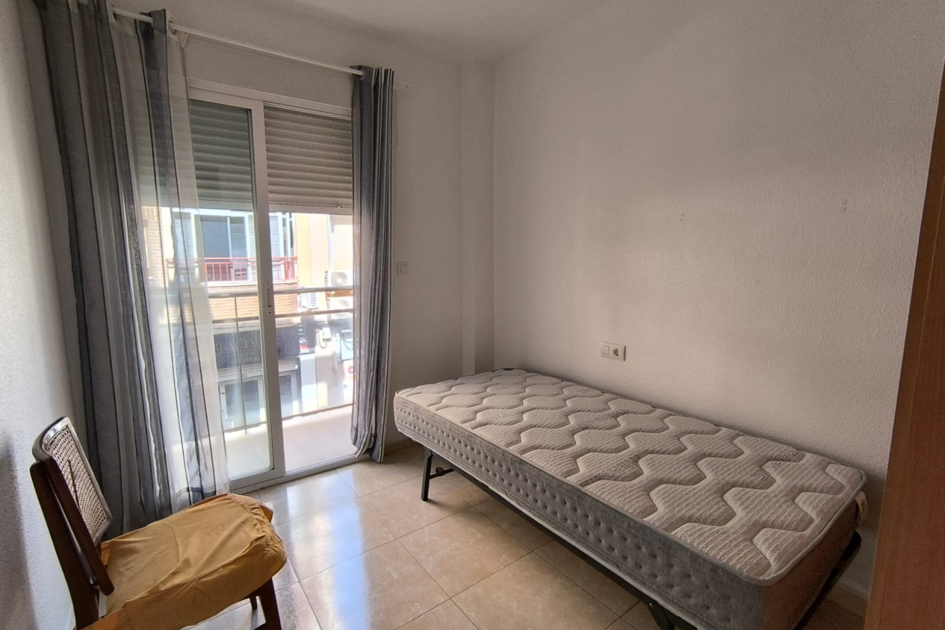 Herverkoop - Plat -
Pinoso - Inland