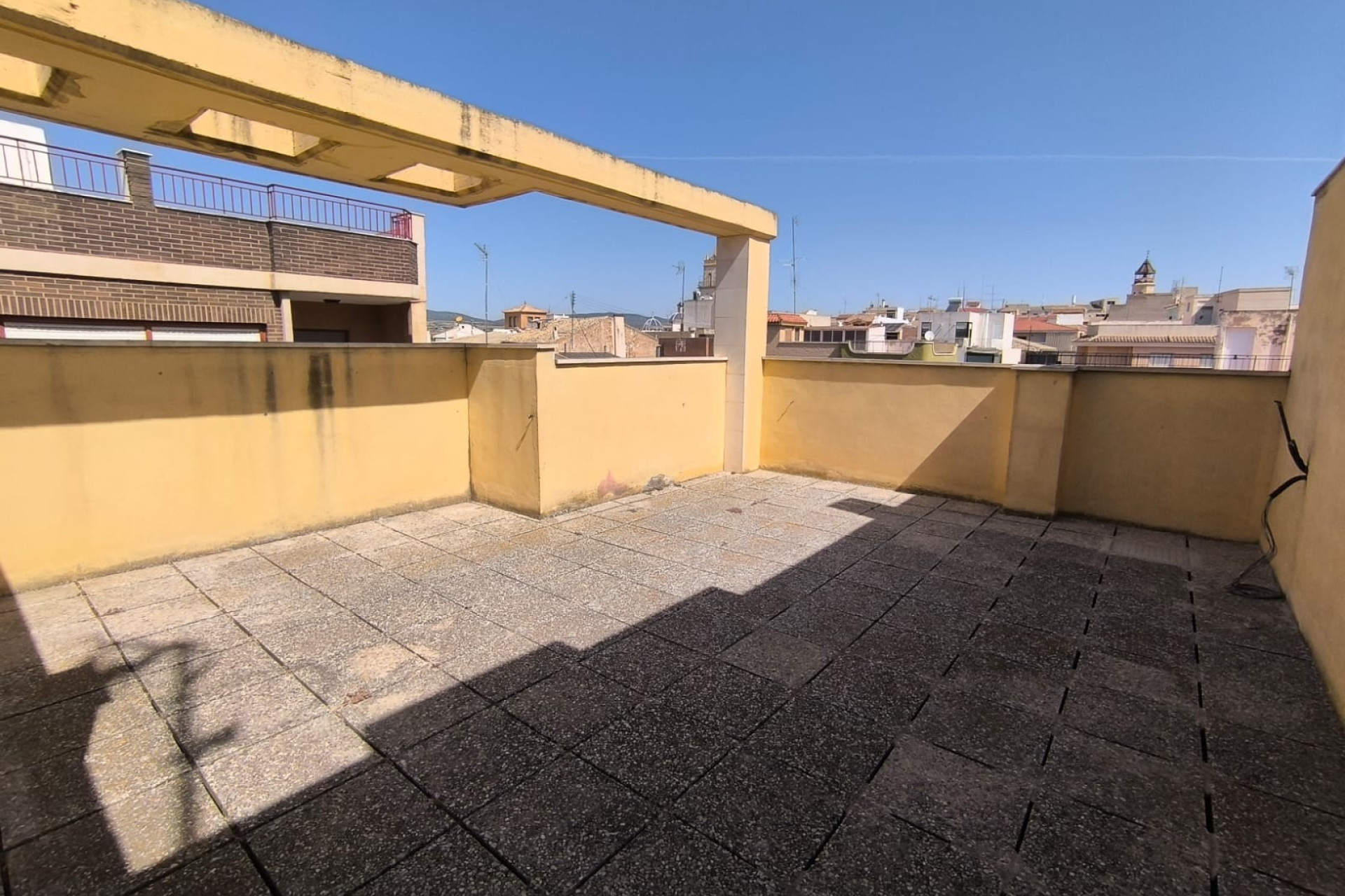 Herverkoop - Plat -
Pinoso - Inland