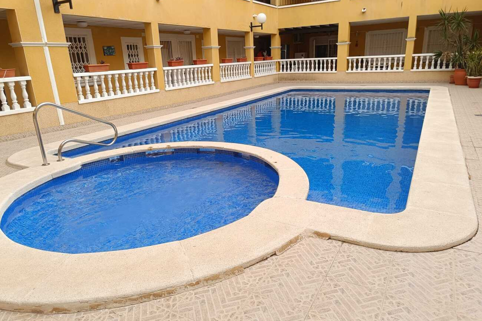 Herverkoop - Plat -
Rafal