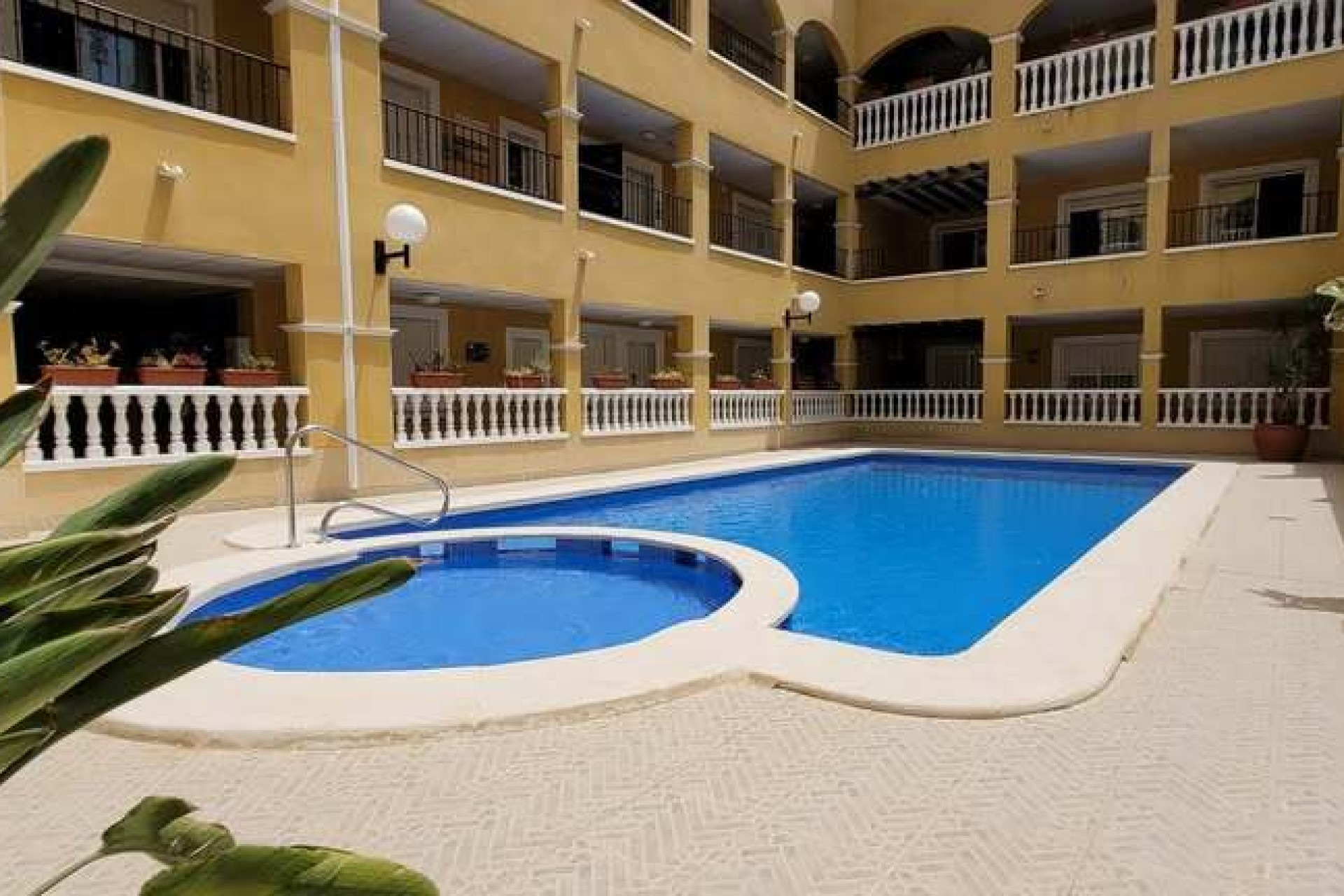 Herverkoop - Plat -
Rafal