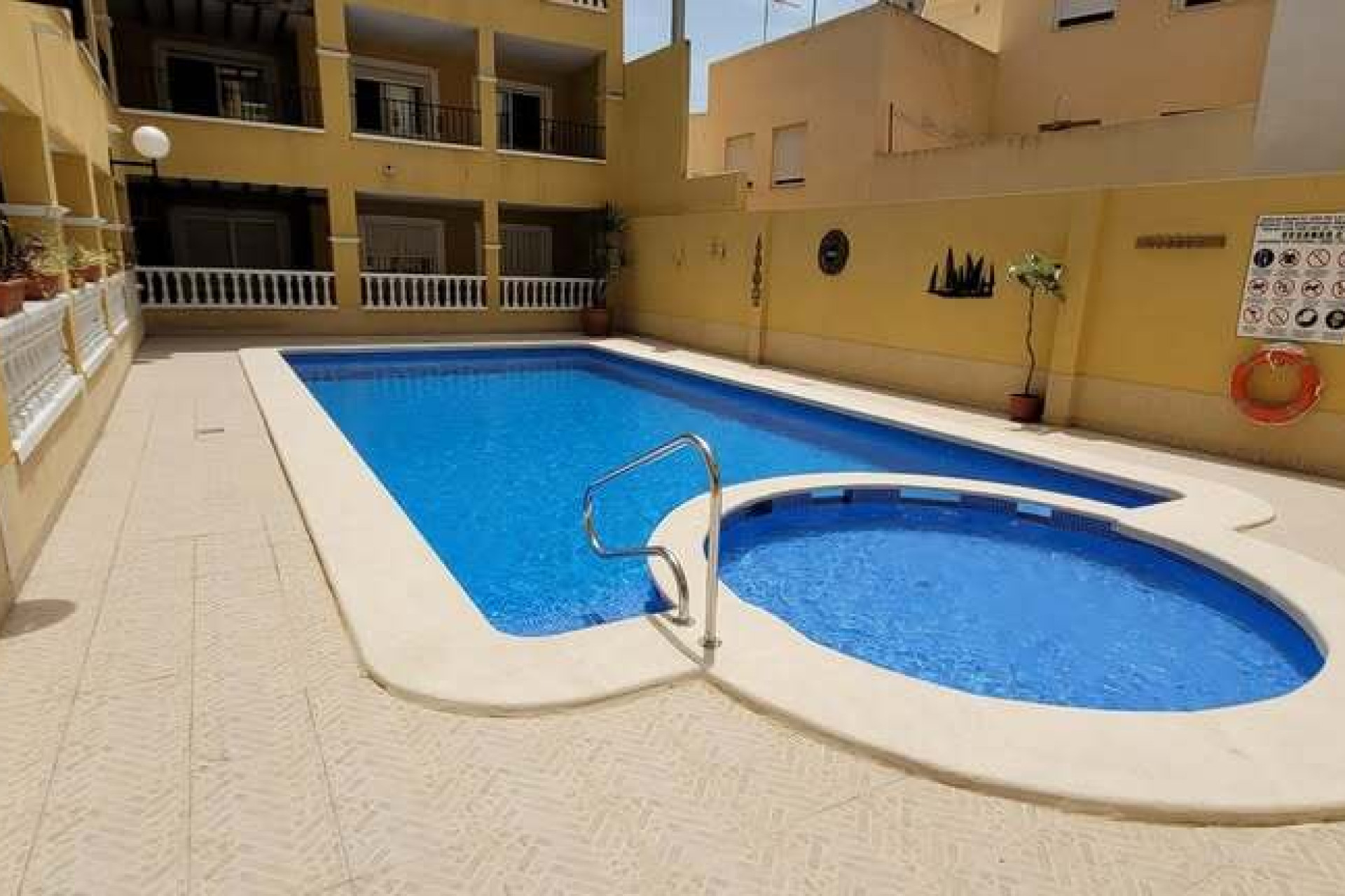 Herverkoop - Plat -
Rafal