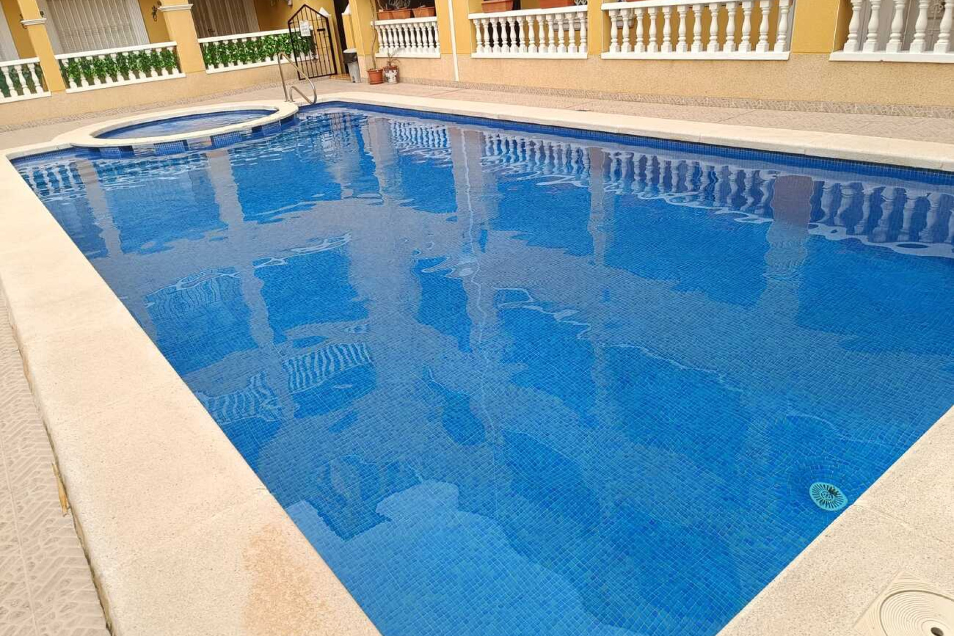 Herverkoop - Plat -
Rafal