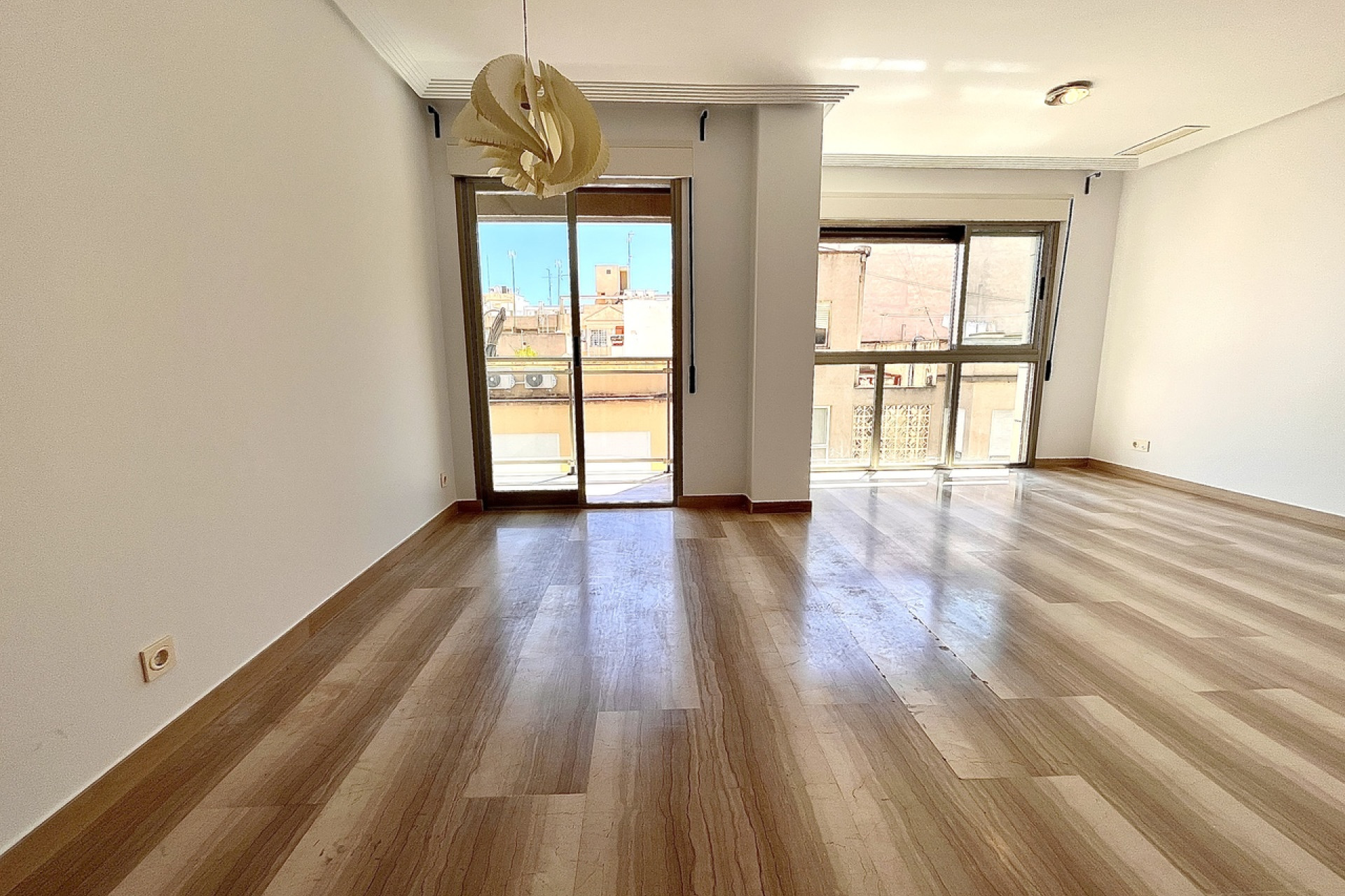 Herverkoop - Plat -
Santa Pola - Costa Blanca