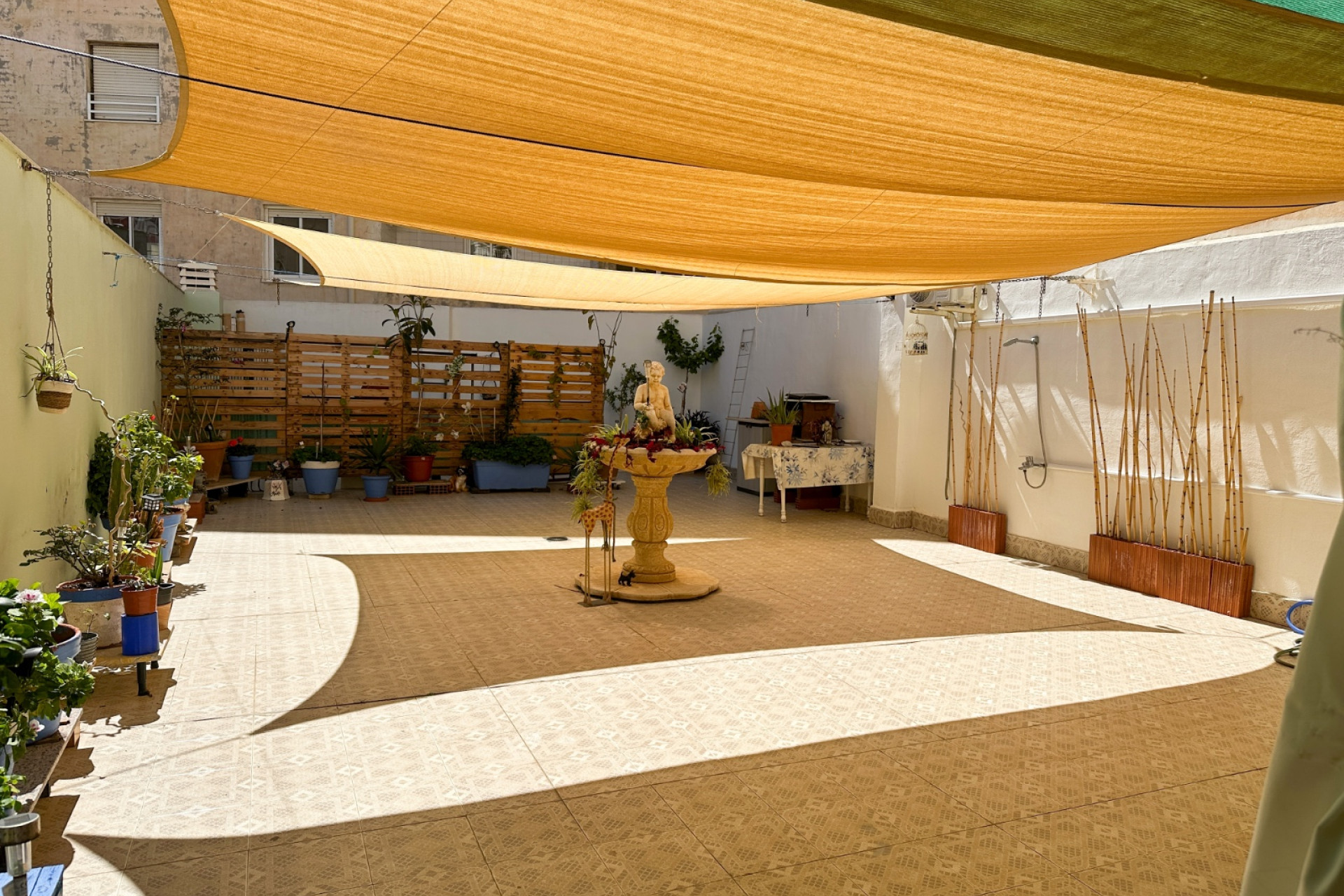 Herverkoop - Plat -
Torrevieja - Center