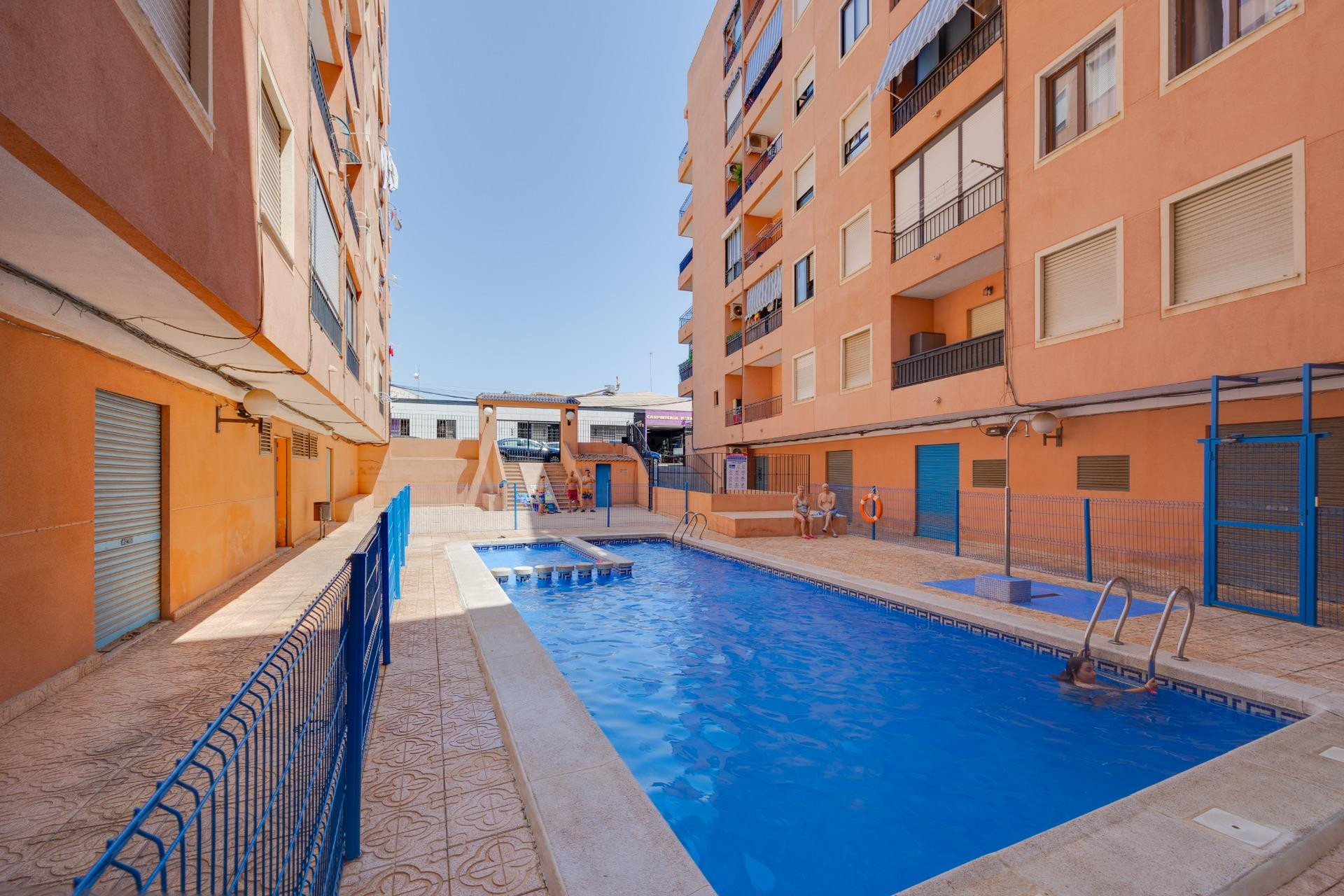 Herverkoop - Plat -
Torrevieja - Centro