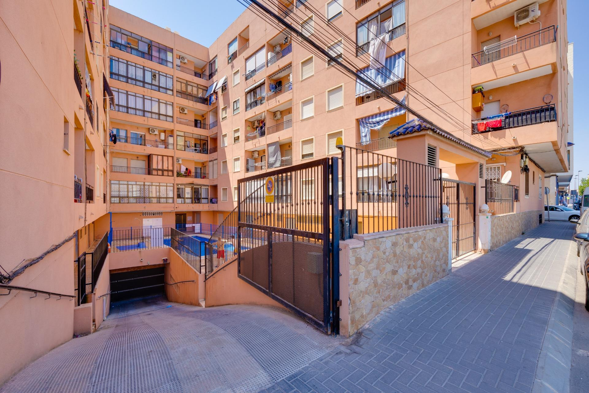 Herverkoop - Plat -
Torrevieja - Centro