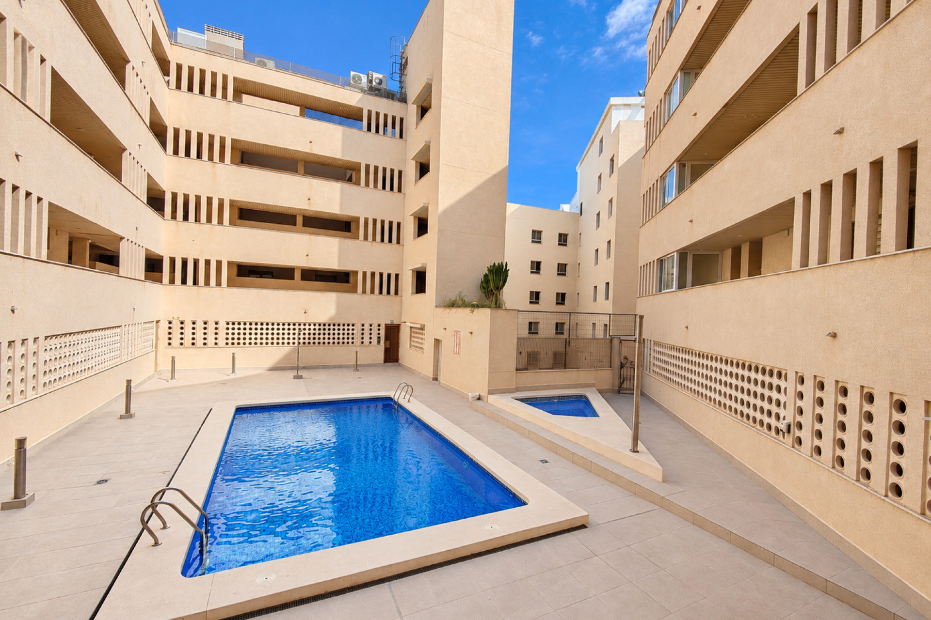 Herverkoop - Plat -
Torrevieja - Costa Blanca
