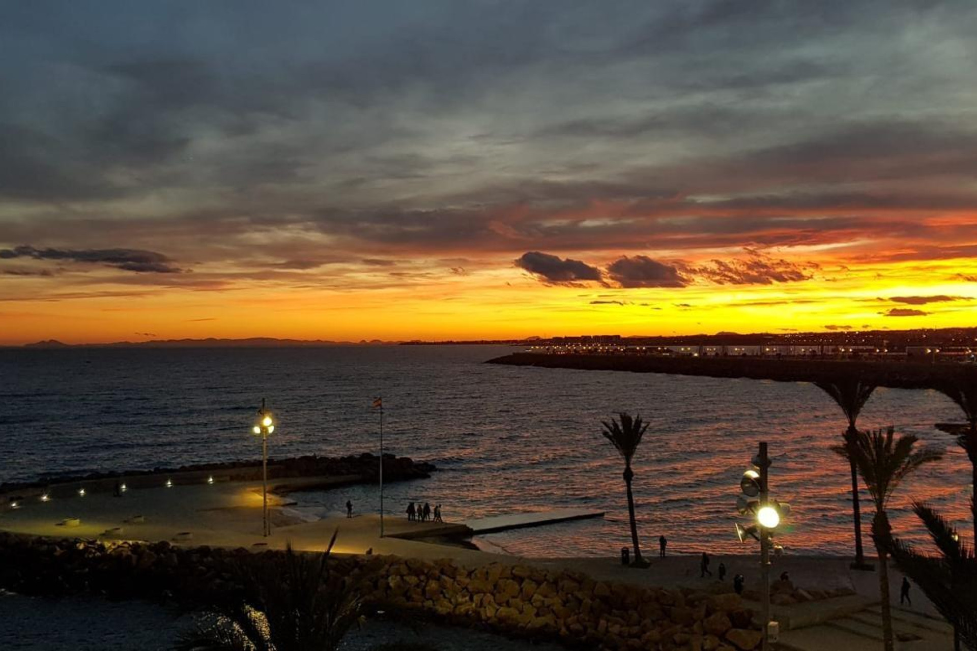 Herverkoop - Plat -
Torrevieja - Las Piscinas Naturales