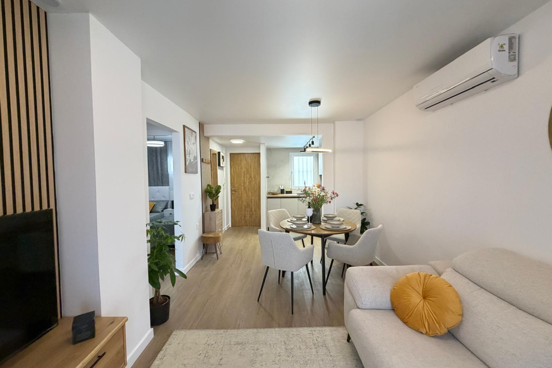Herverkoop - Plat -
Torrevieja - Nueva Torrevieja