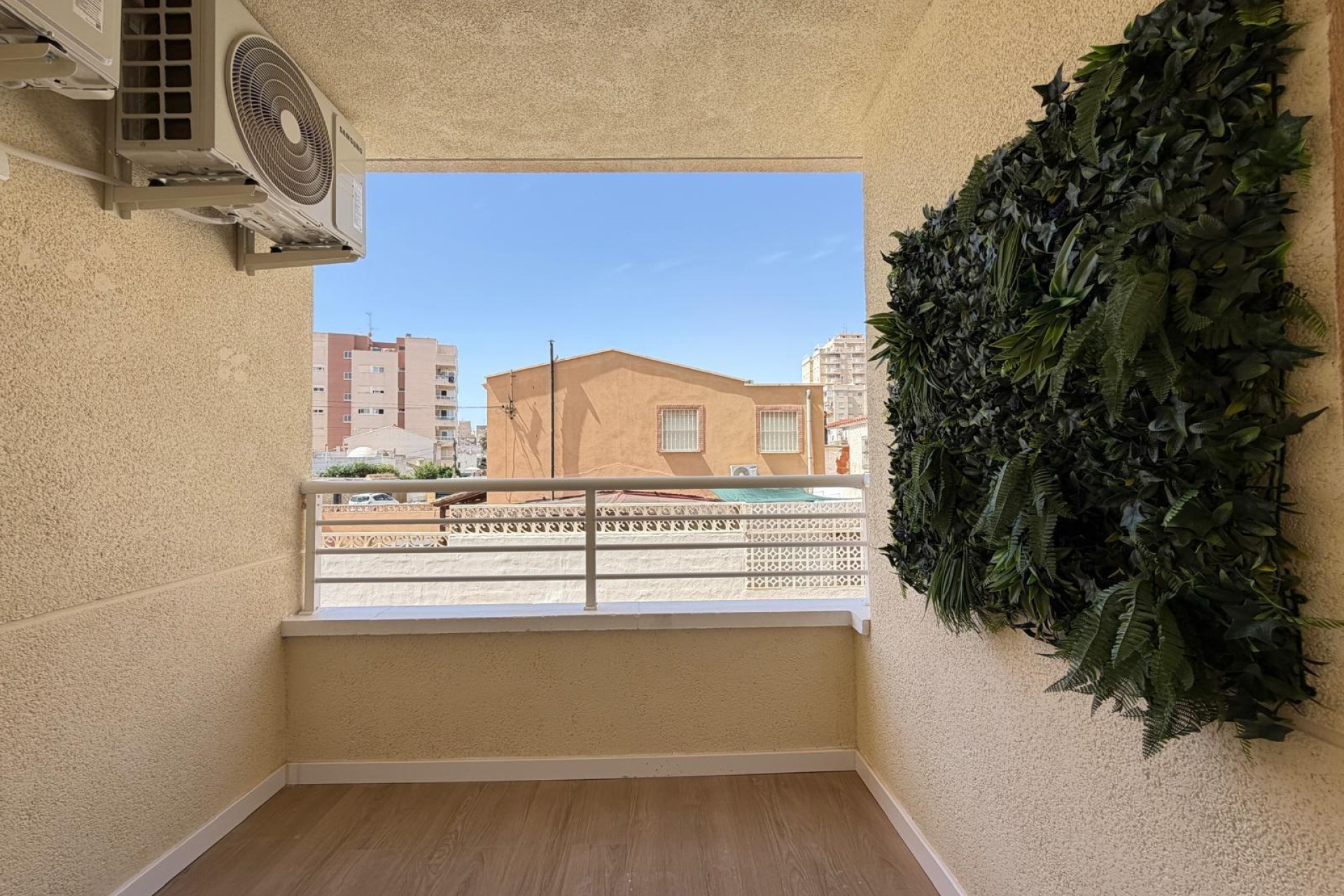 Herverkoop - Plat -
Torrevieja - Nueva Torrevieja